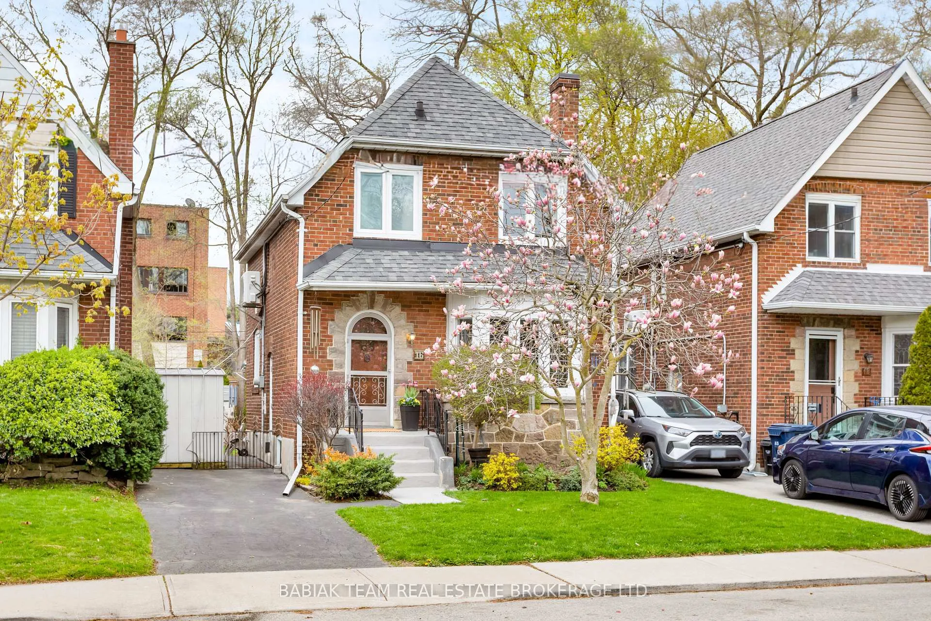 Photo 1 of 16 Coe Hill Drive, Toronto, High Park-Swansea — HOMEH