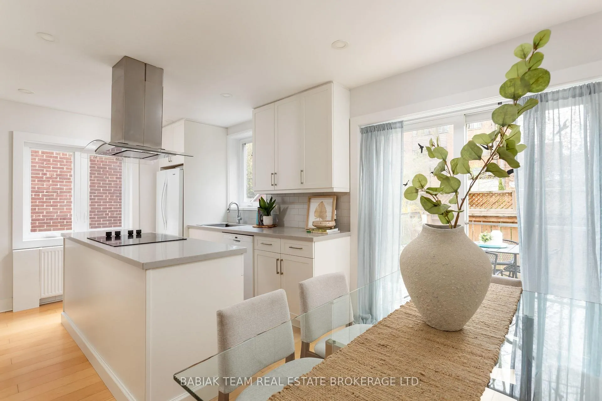Photo 10 of 16 Coe Hill Drive, Toronto, High Park-Swansea — HOMEH
