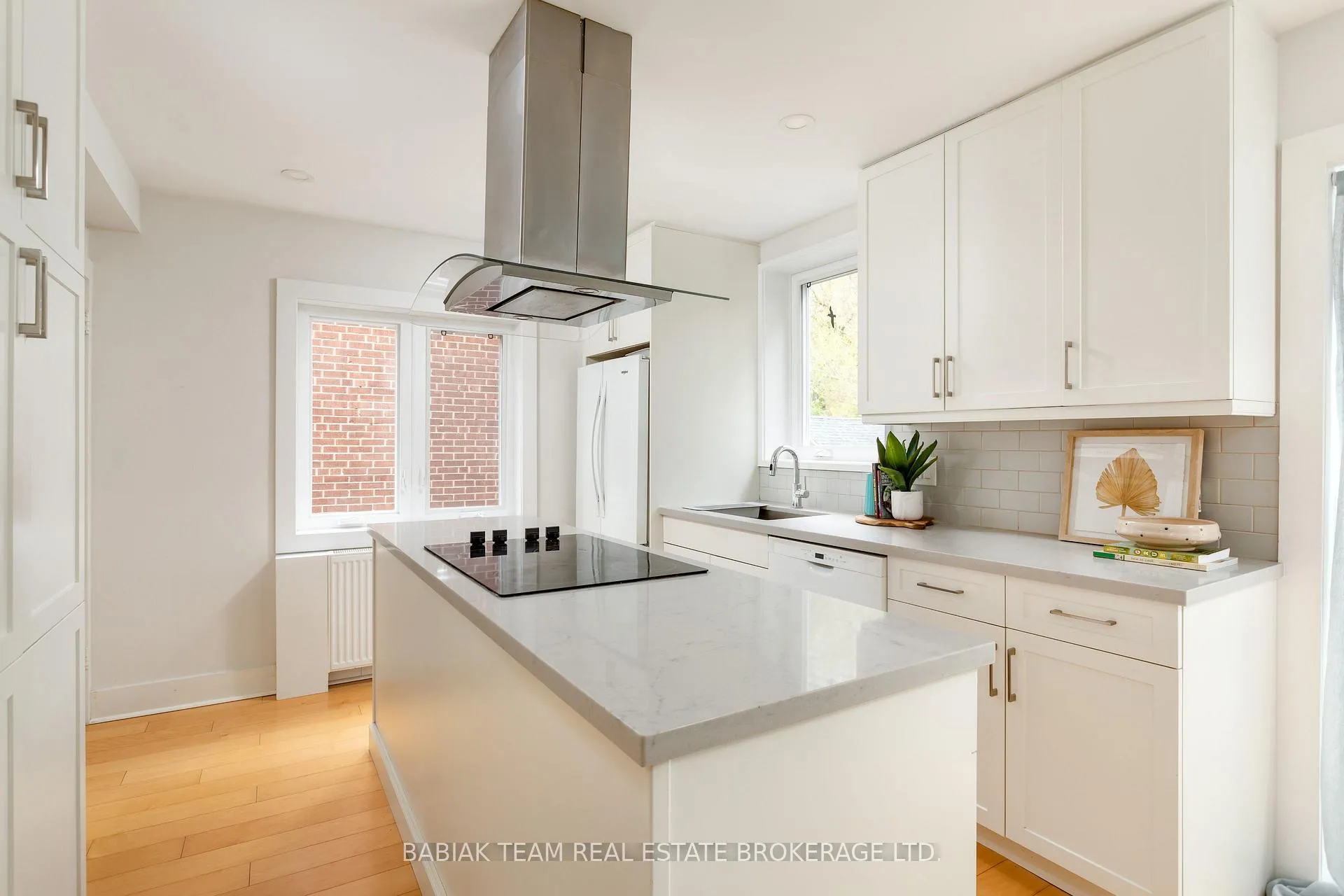 Photo 11 of 16 Coe Hill Drive, Toronto, High Park-Swansea — HOMEH