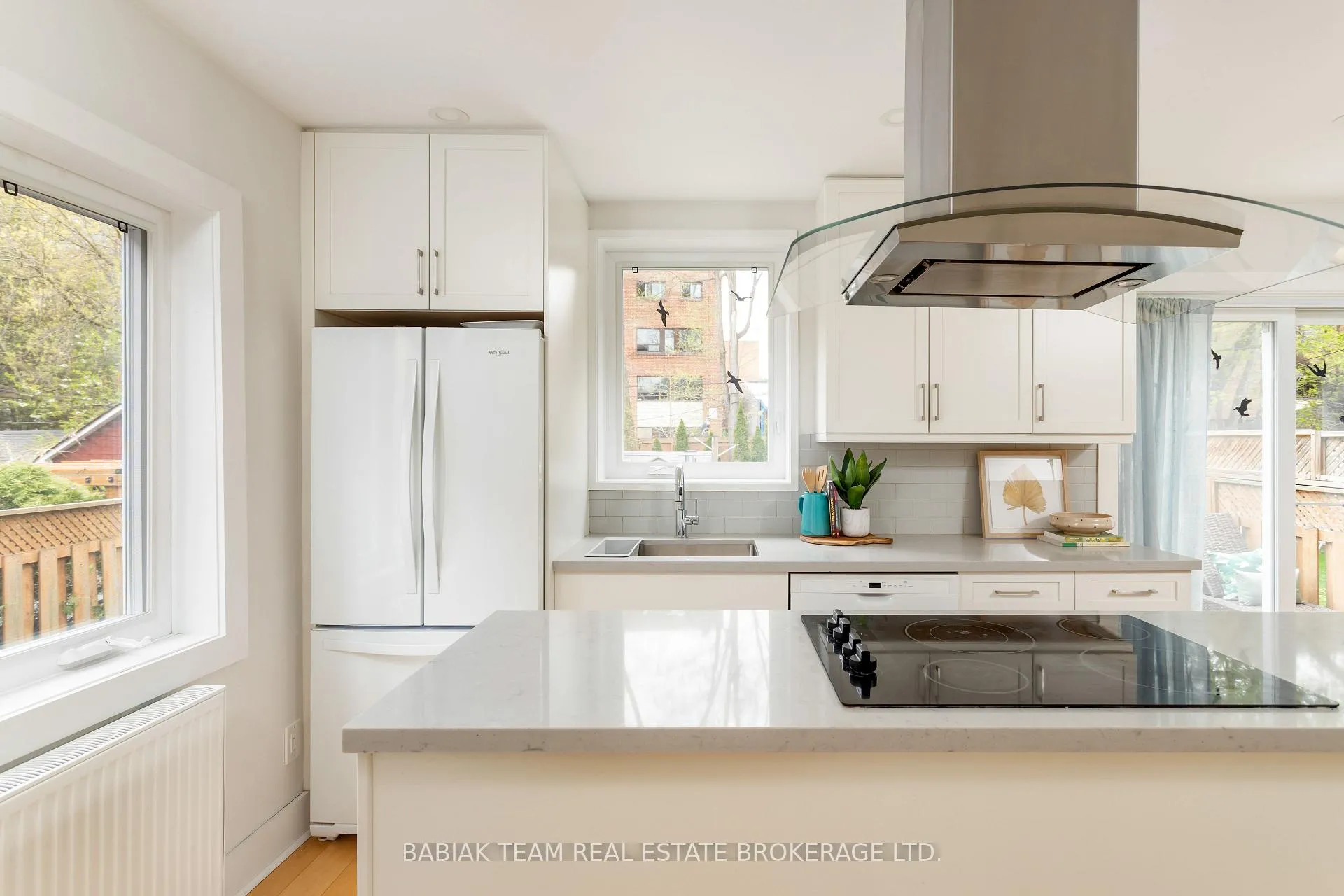 Photo 12 of 16 Coe Hill Drive, Toronto, High Park-Swansea — HOMEH