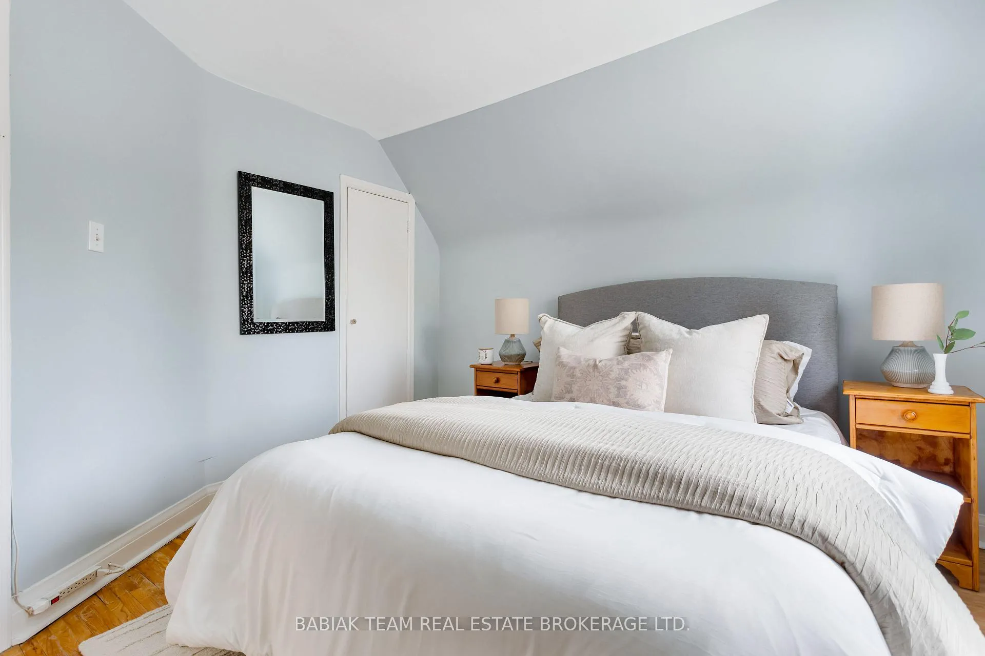 Photo 20 of 16 Coe Hill Drive, Toronto, High Park-Swansea — HOMEH