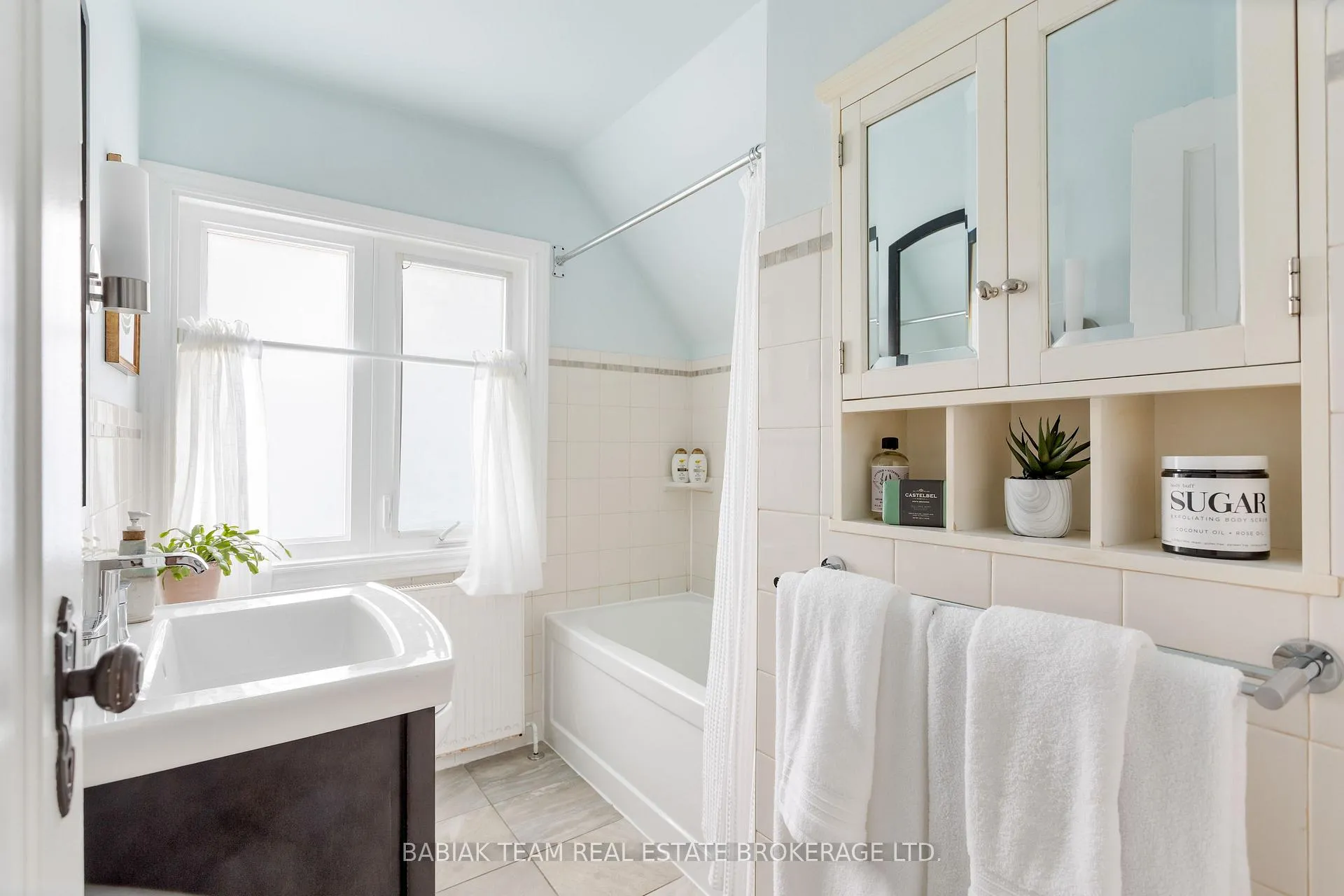 Photo 26 of 16 Coe Hill Drive, Toronto, High Park-Swansea — HOMEH