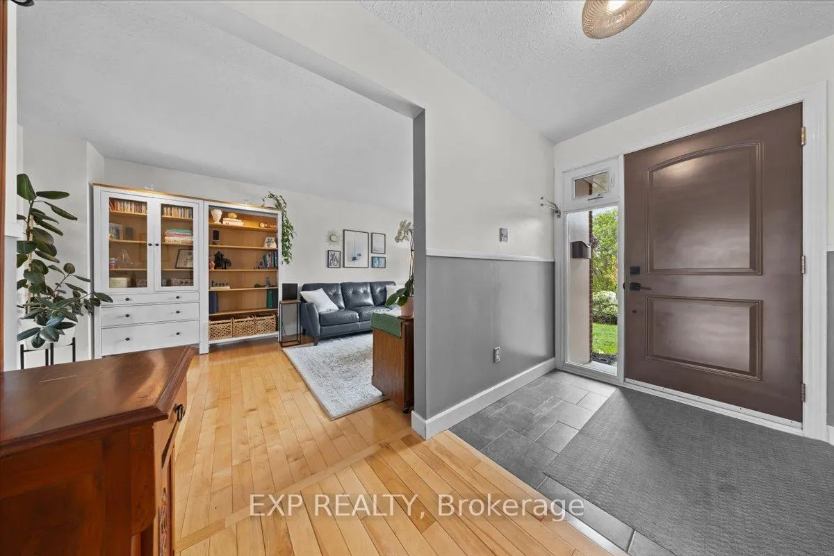 Photo 3 of 1073 St Germain Crescent, Ottawa, Convent Glen North — HOMEH