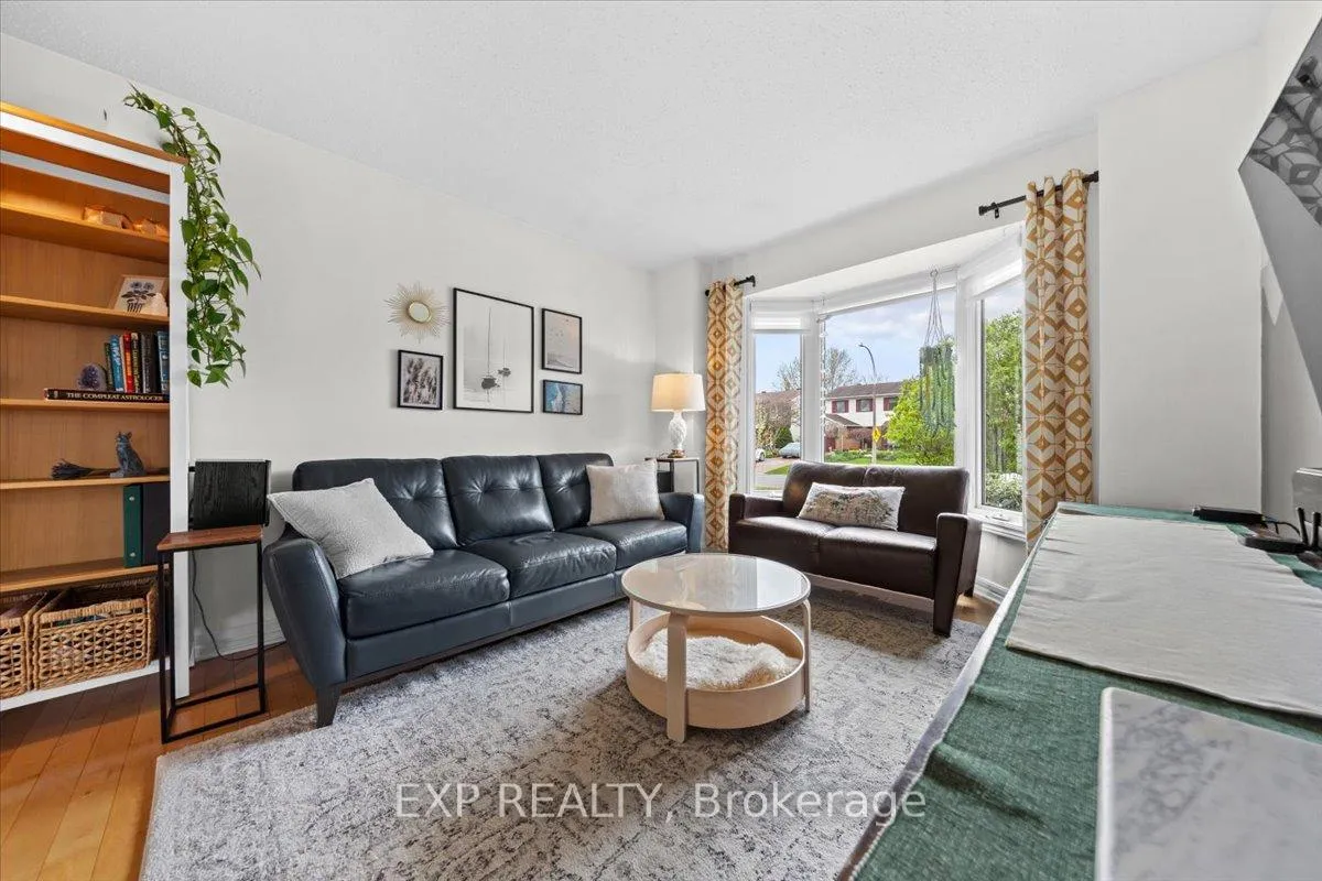 Photo 4 of 1073 St Germain Crescent, Ottawa, Convent Glen North — HOMEH