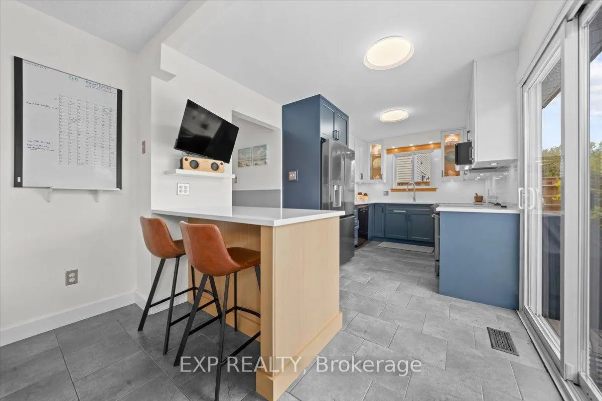 Photo 8 of 1073 St Germain Crescent, Ottawa, Convent Glen North — HOMEH