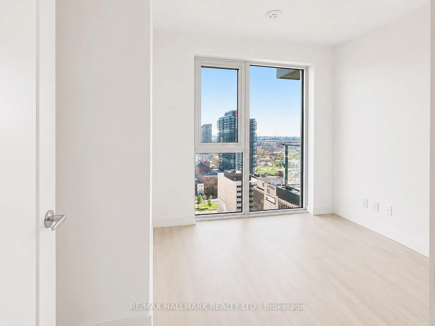 Photo 4 of Unit 2202, 75 James Street S, Hamilton, Corktown — HOMEH