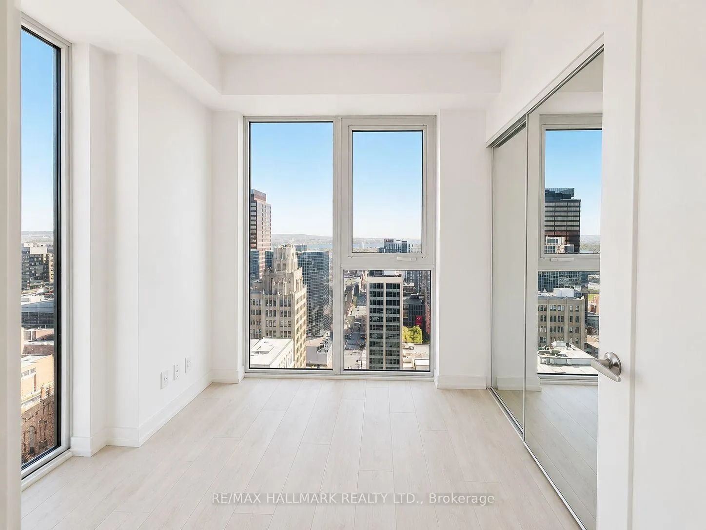 Photo 8 of Unit 2202, 75 James Street S, Hamilton, Corktown — HOMEH