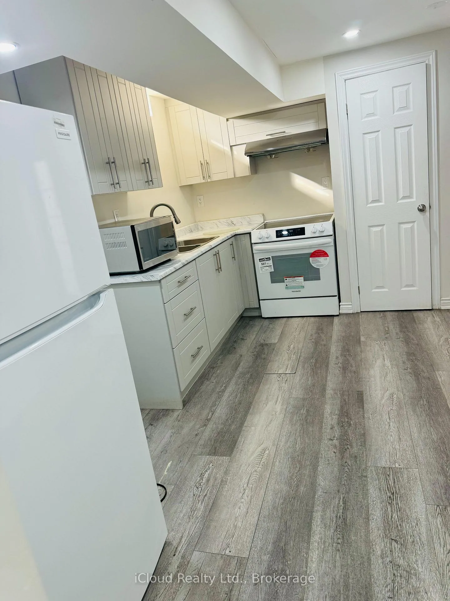 Photo 3 of 42 Williamson Drive, Brampton, Fletcher's Meadow — HOMEH
