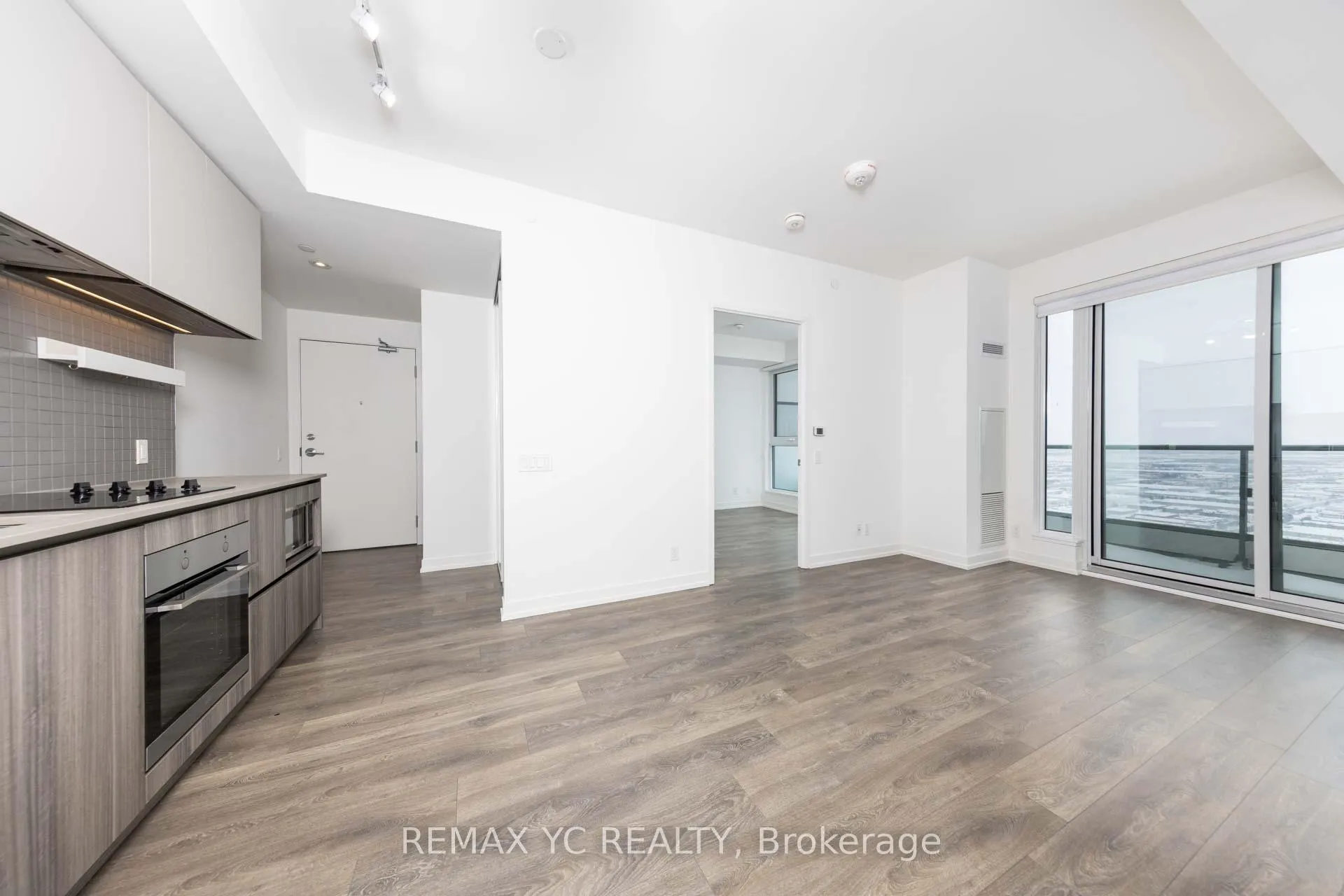 Front of Unit 5512, 898 Portage Parkway