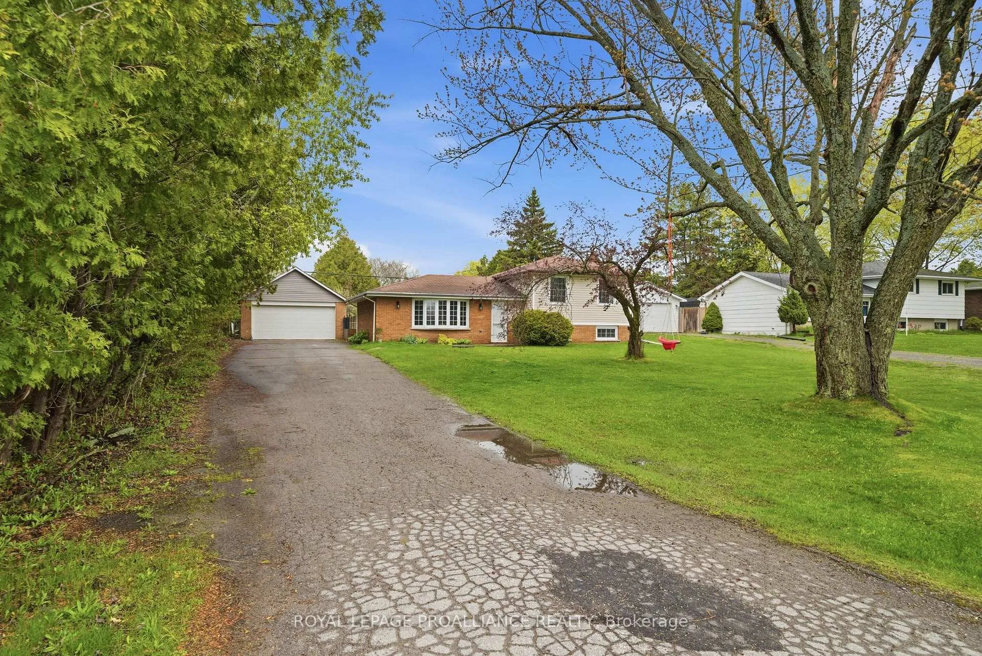 Photo 4 of 584 Whites Road, Quinte West, Sidney Ward — HOMEH