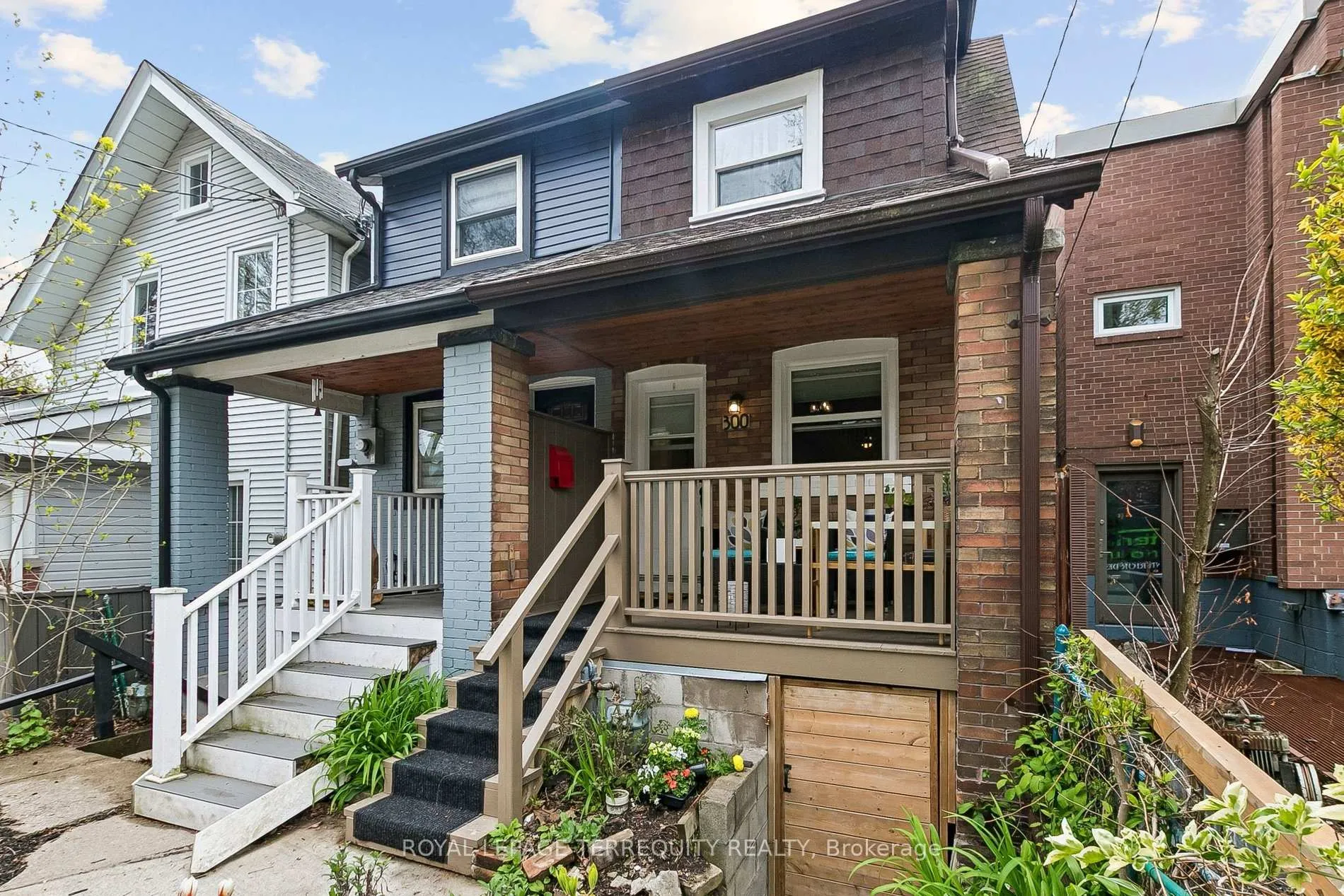 Photo 3 of 300 Rhodes Avenue, Toronto, Greenwood-Coxwell — HOMEH