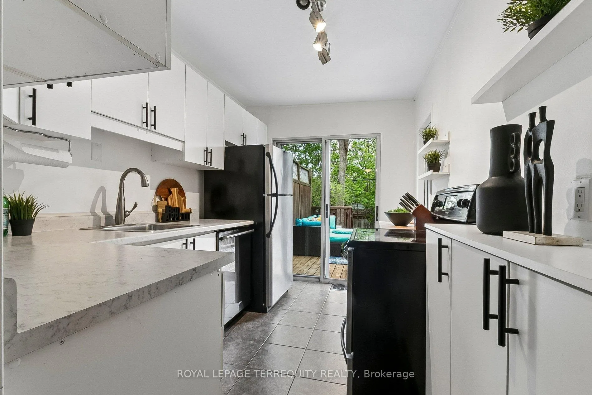 Photo 19 of 300 Rhodes Avenue, Toronto, Greenwood-Coxwell — HOMEH