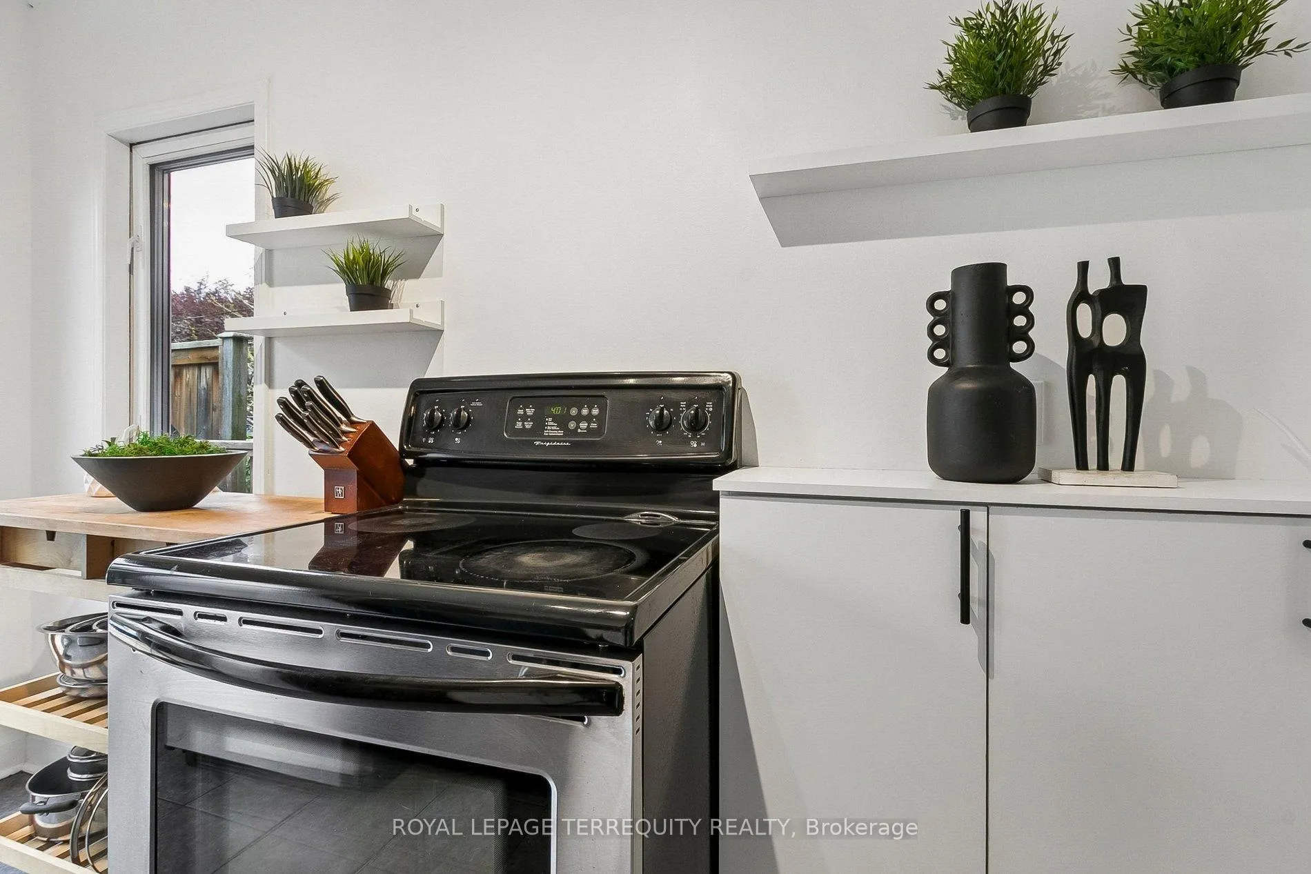 Photo 22 of 300 Rhodes Avenue, Toronto, Greenwood-Coxwell — HOMEH