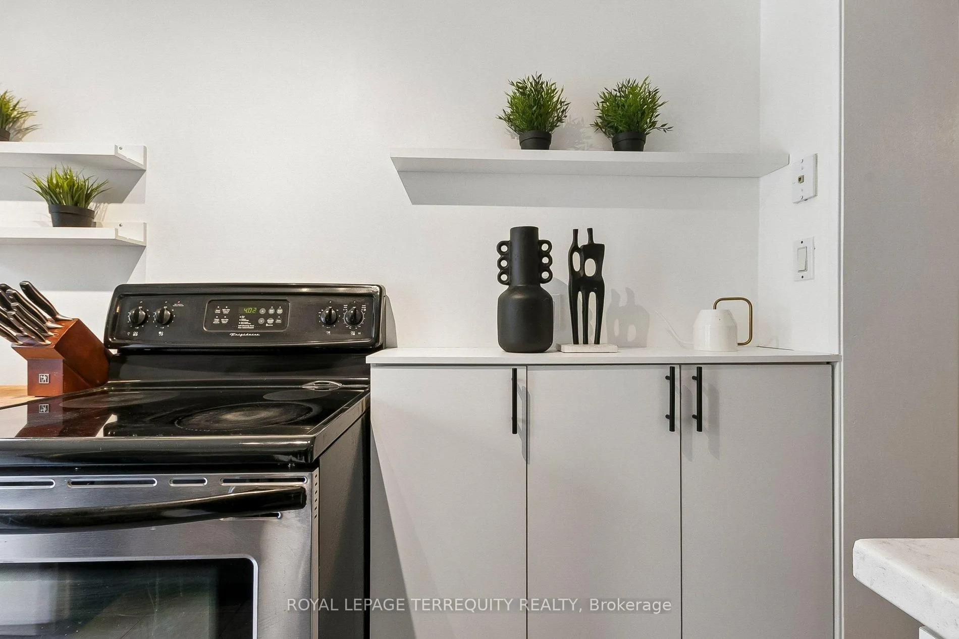 Photo 23 of 300 Rhodes Avenue, Toronto, Greenwood-Coxwell — HOMEH