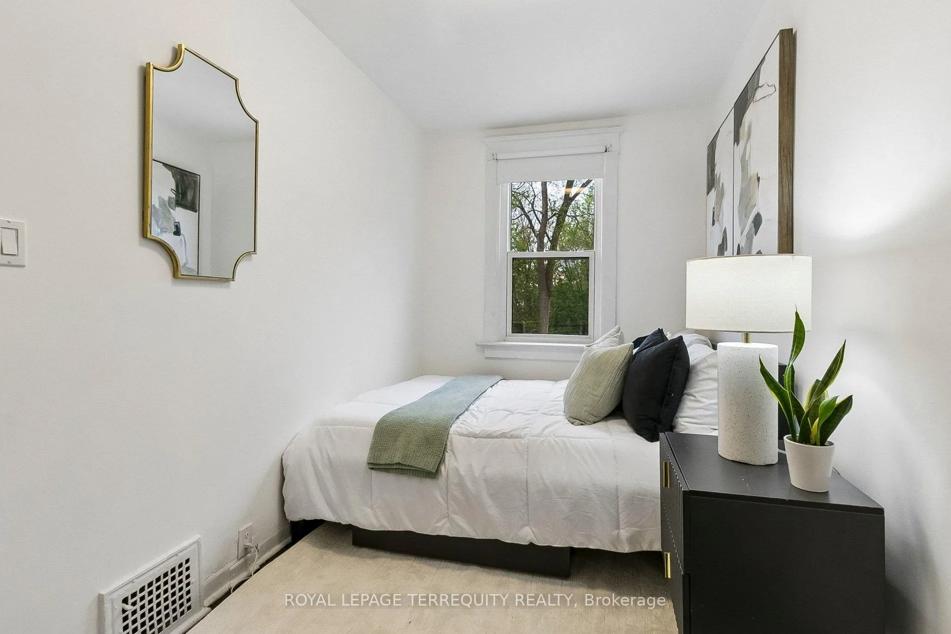 Photo 31 of 300 Rhodes Avenue, Toronto, Greenwood-Coxwell — HOMEH