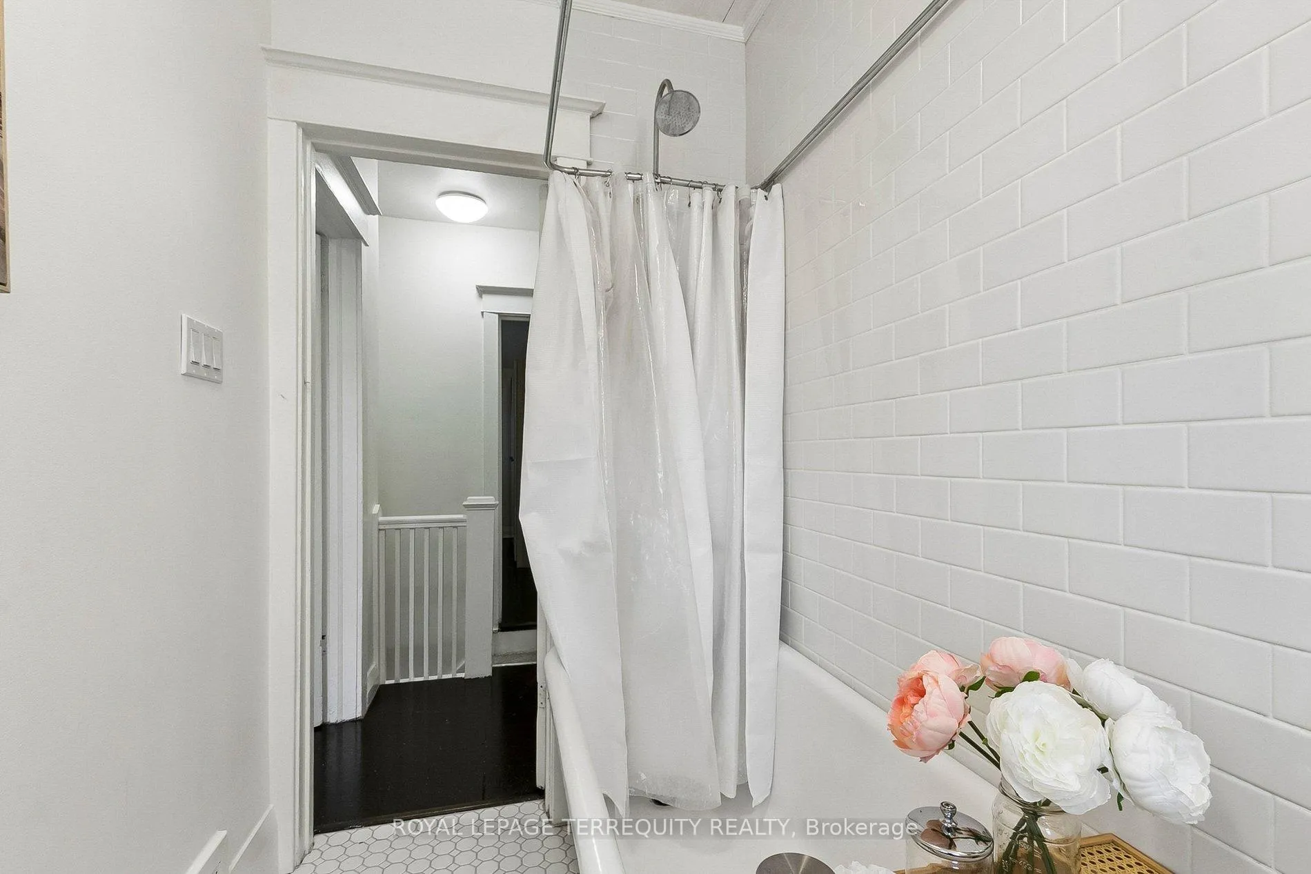Photo 38 of 300 Rhodes Avenue, Toronto, Greenwood-Coxwell — HOMEH