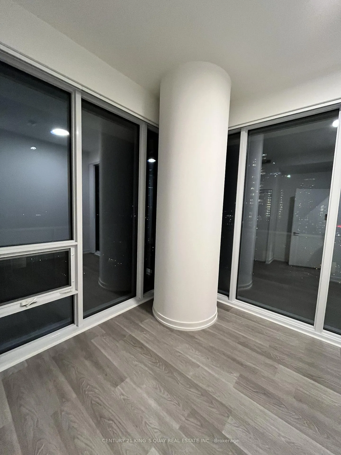 Photo 10 of Unit 4111, 55 Cooper Street, Toronto, Waterfront Communities — HOMEH