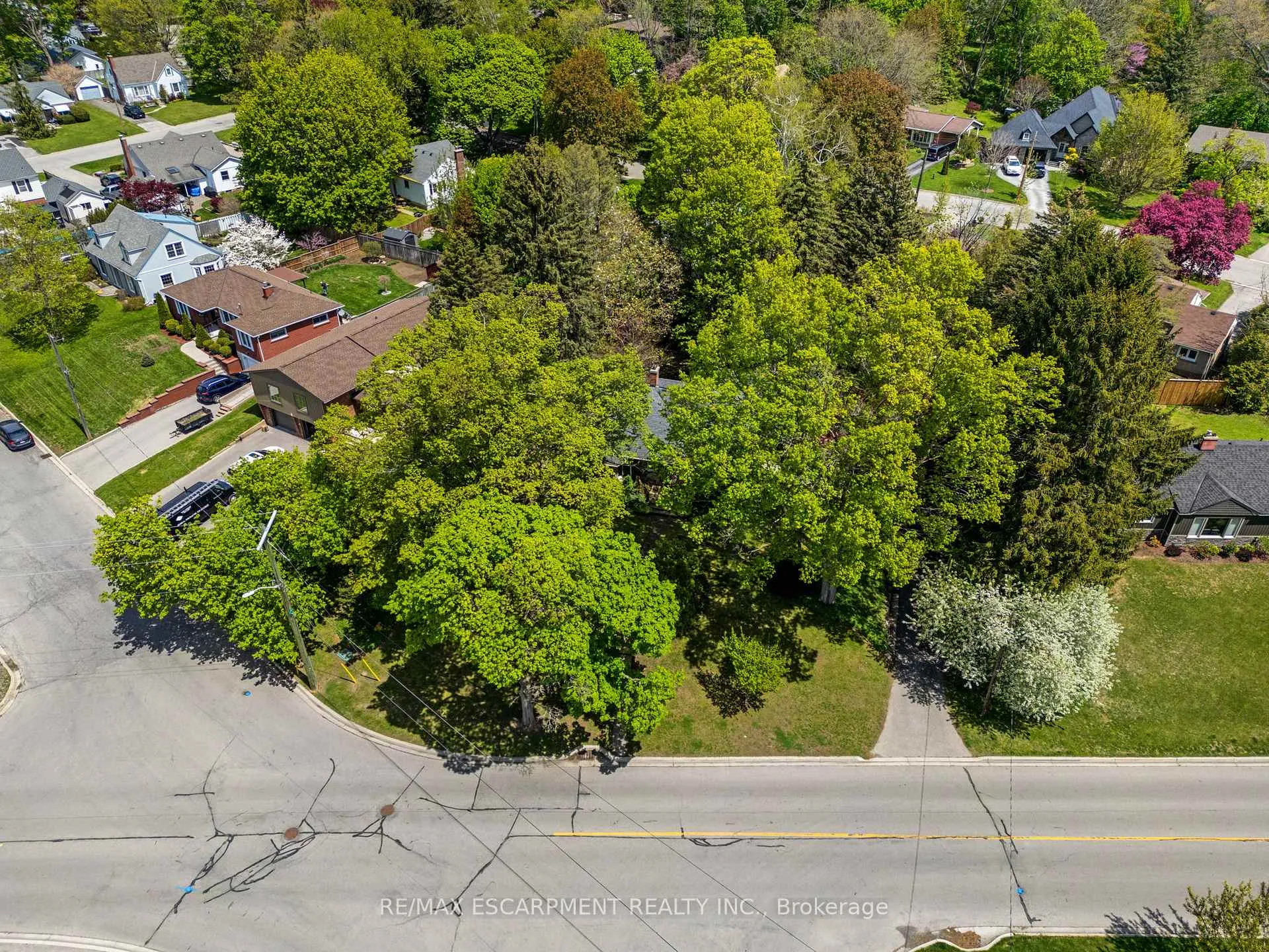 Photo 2 of 133 McCall Crescent, Norfolk, Simcoe — HOMEH