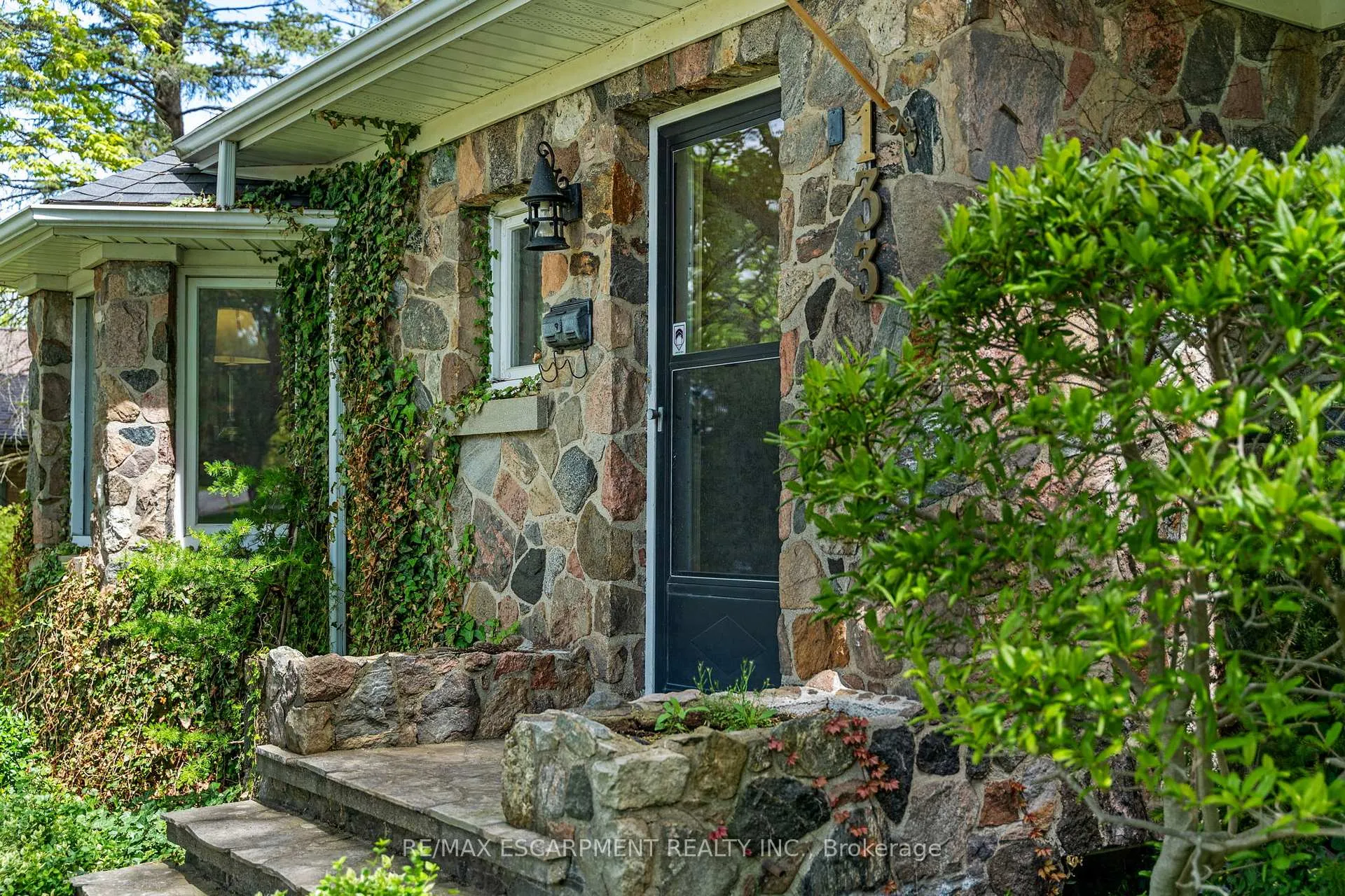 Photo 8 of 133 McCall Crescent, Norfolk, Simcoe — HOMEH