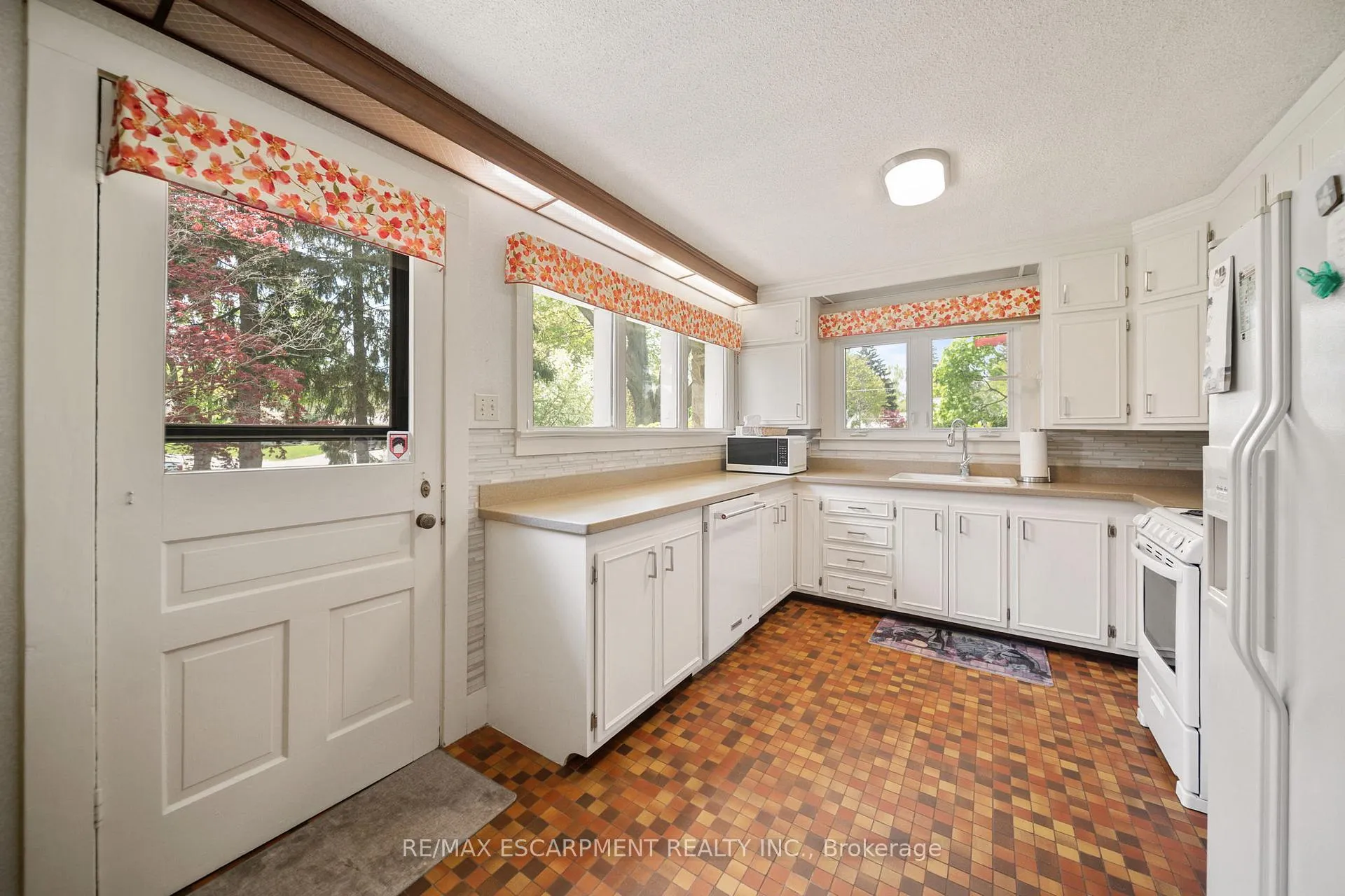 Photo 20 of 133 McCall Crescent, Norfolk, Simcoe — HOMEH