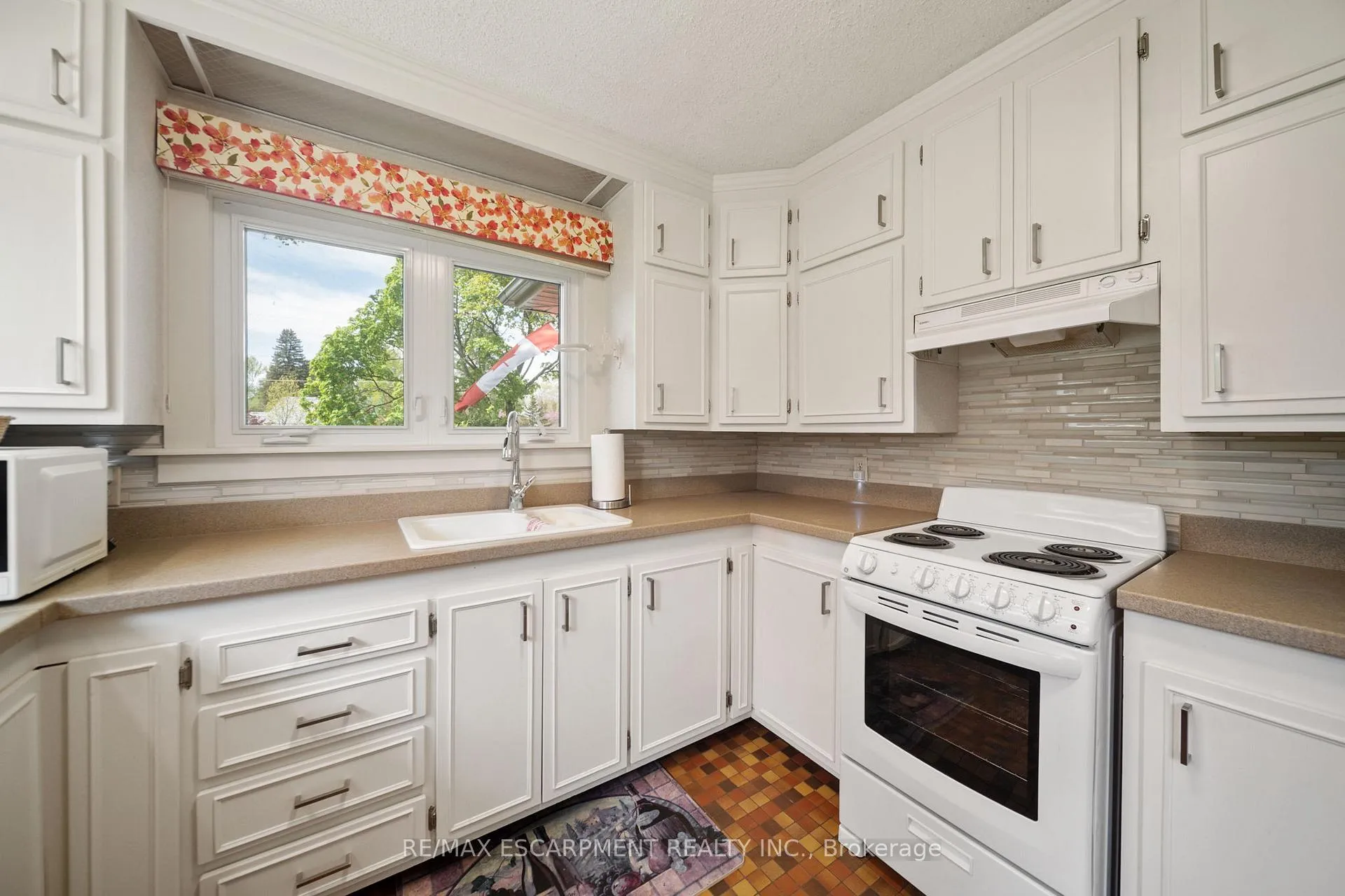 Photo 21 of 133 McCall Crescent, Norfolk, Simcoe — HOMEH