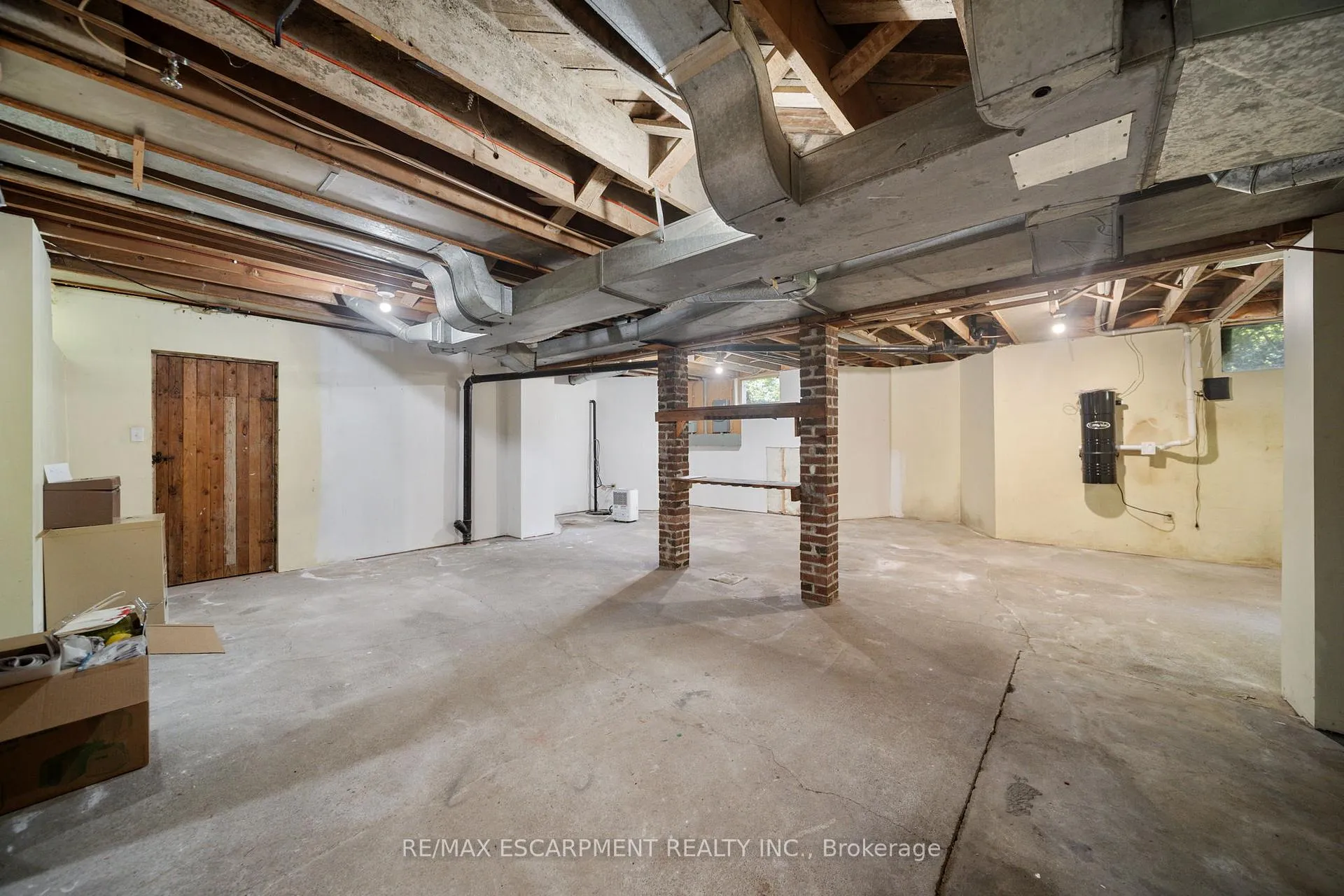 Photo 39 of 133 McCall Crescent, Norfolk, Simcoe — HOMEH