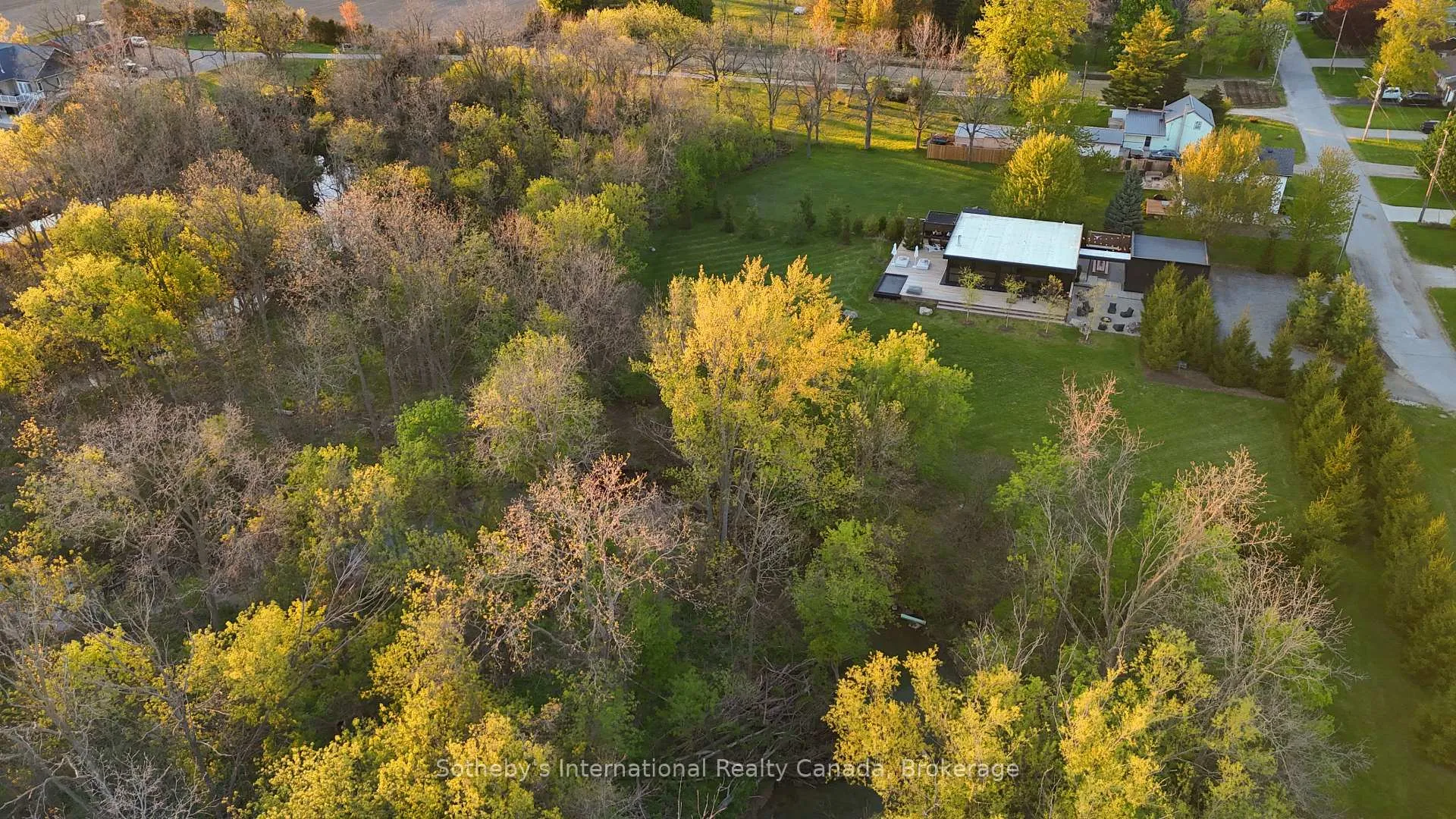 Photo 11 of 10 Eureka Street, Lambton Shores, Forest — HOMEH