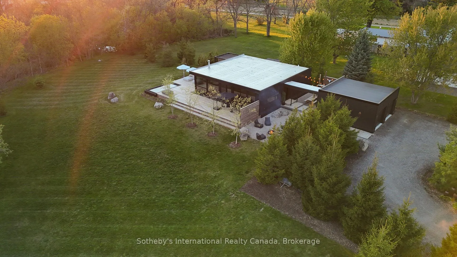 Photo 15 of 10 Eureka Street, Lambton Shores, Forest — HOMEH