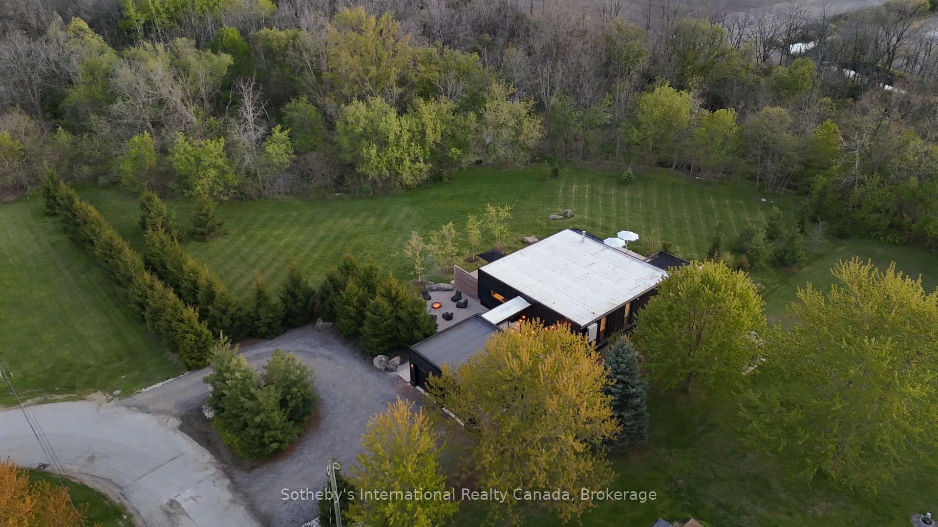 Photo 16 of 10 Eureka Street, Lambton Shores, Forest — HOMEH