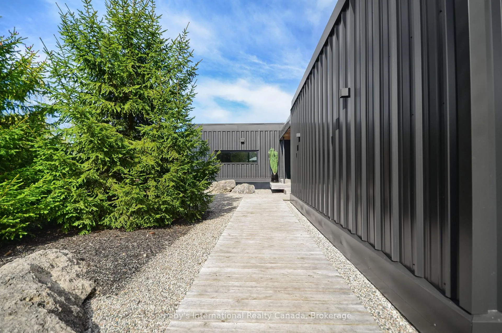 Photo 35 of 10 Eureka Street, Lambton Shores, Forest — HOMEH