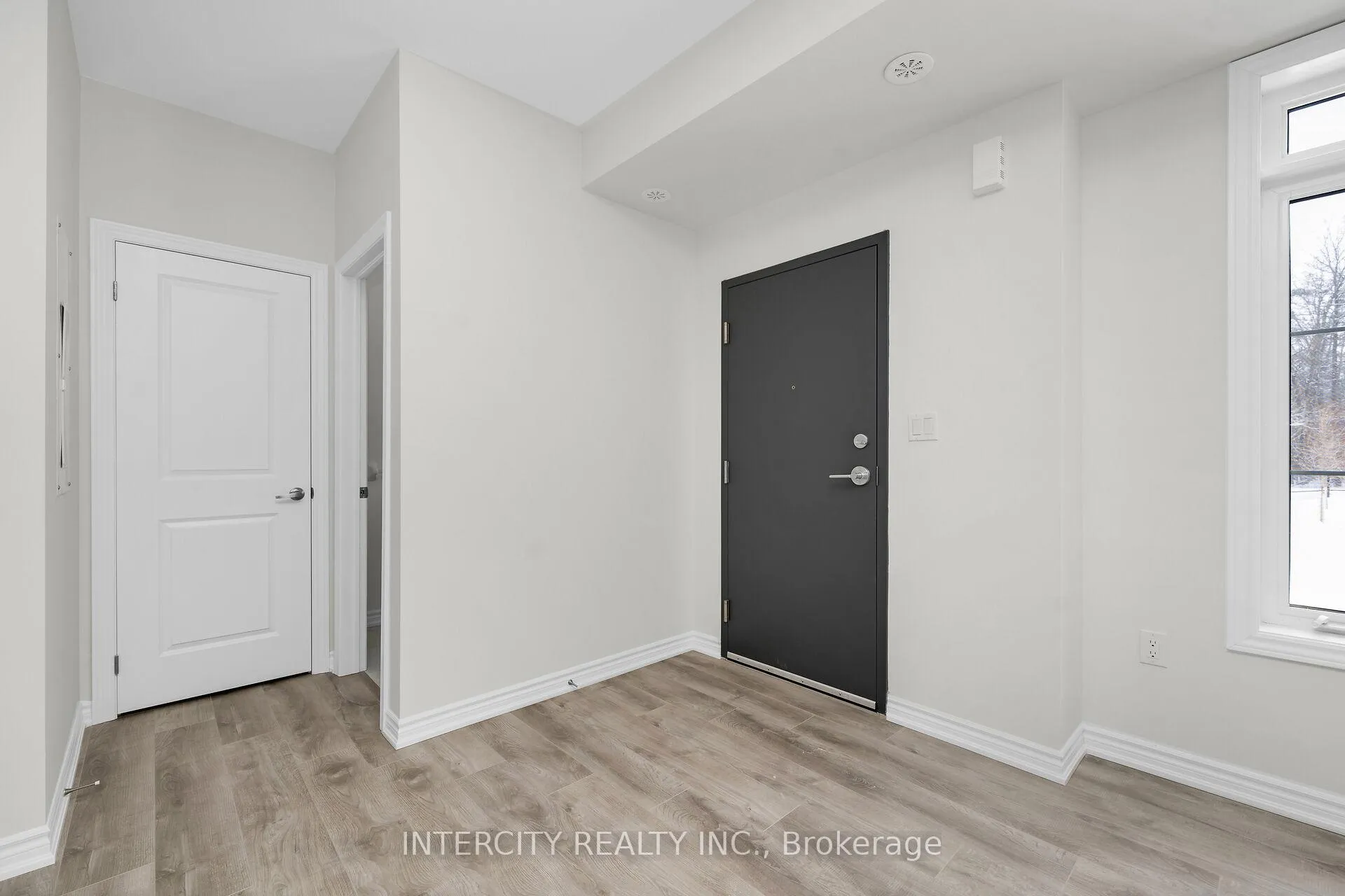 Photo 5 of Unit 43Z, 2 Savvy Lane, Caledon, Rural Caledon — HOMEH