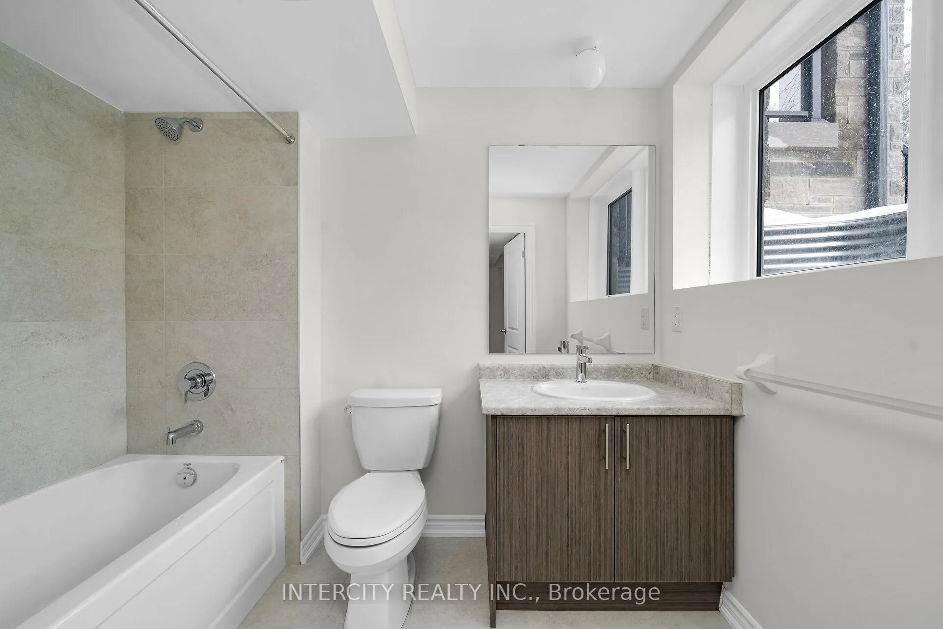 Photo 17 of Unit 43Z, 2 Savvy Lane, Caledon, Rural Caledon — HOMEH