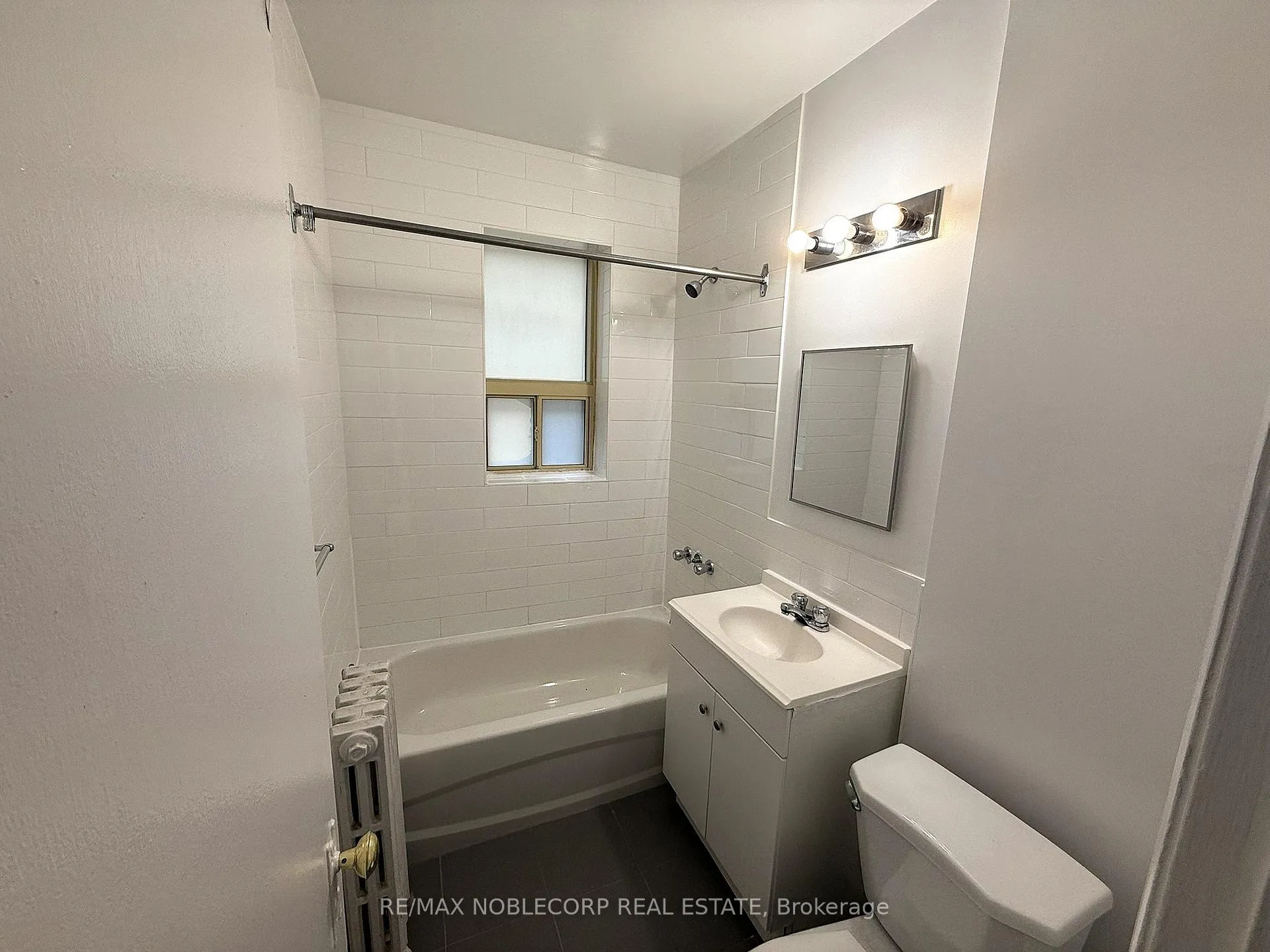 Photo 4 of Unit 1, 1377 Bayview Avenue, Toronto, Leaside — HOMEH