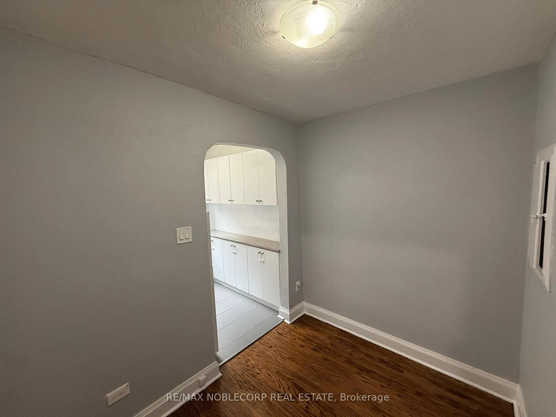 Photo 5 of Unit 1, 1377 Bayview Avenue, Toronto, Leaside — HOMEH