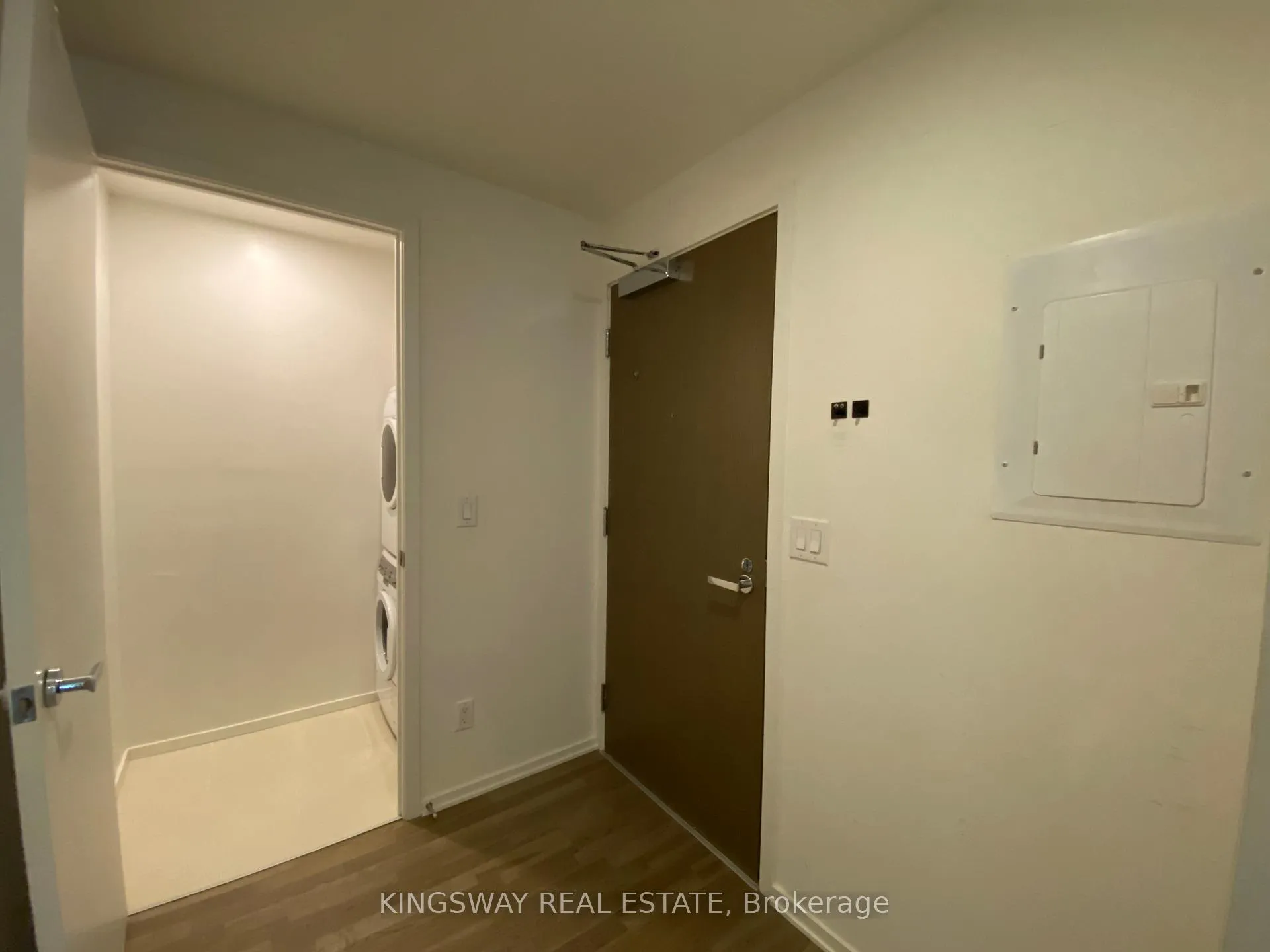 Photo 2 of Unit 1004, 1 Bloor Street E, Toronto, Church-Yonge Corridor — HOMEH