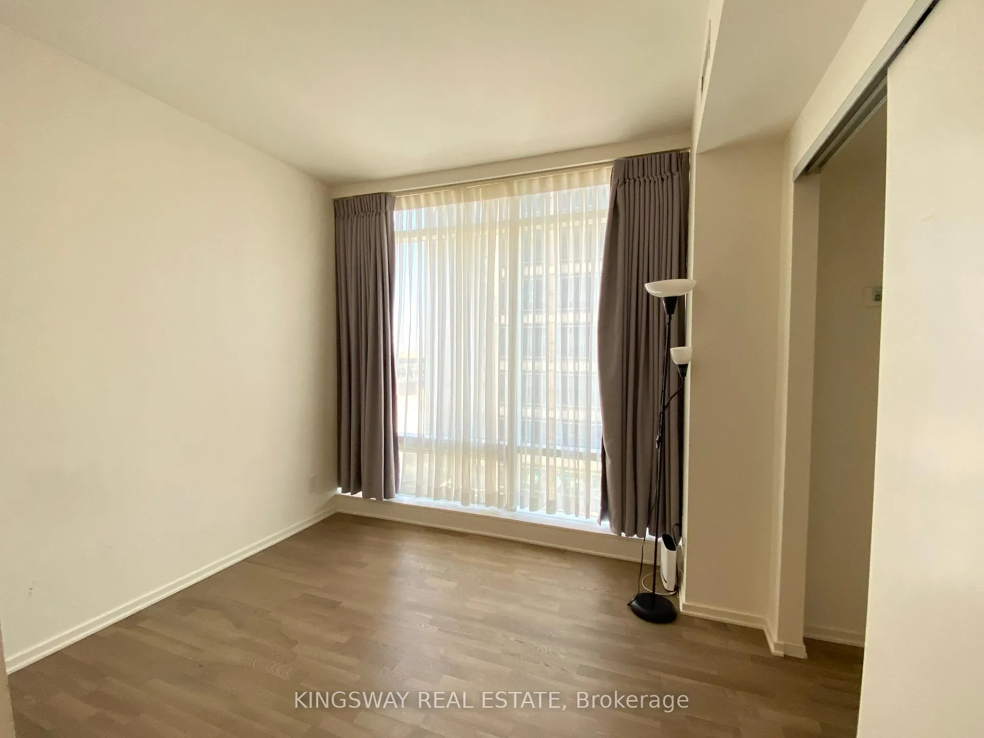 Photo 4 of Unit 1004, 1 Bloor Street E, Toronto, Church-Yonge Corridor — HOMEH
