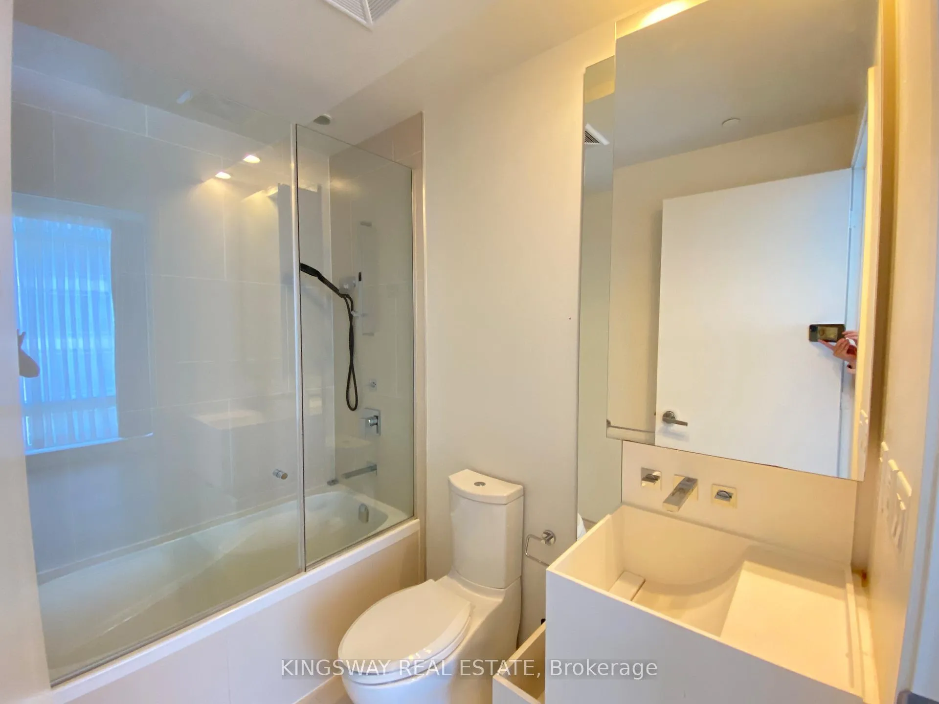 Photo 6 of Unit 1004, 1 Bloor Street E, Toronto, Church-Yonge Corridor — HOMEH