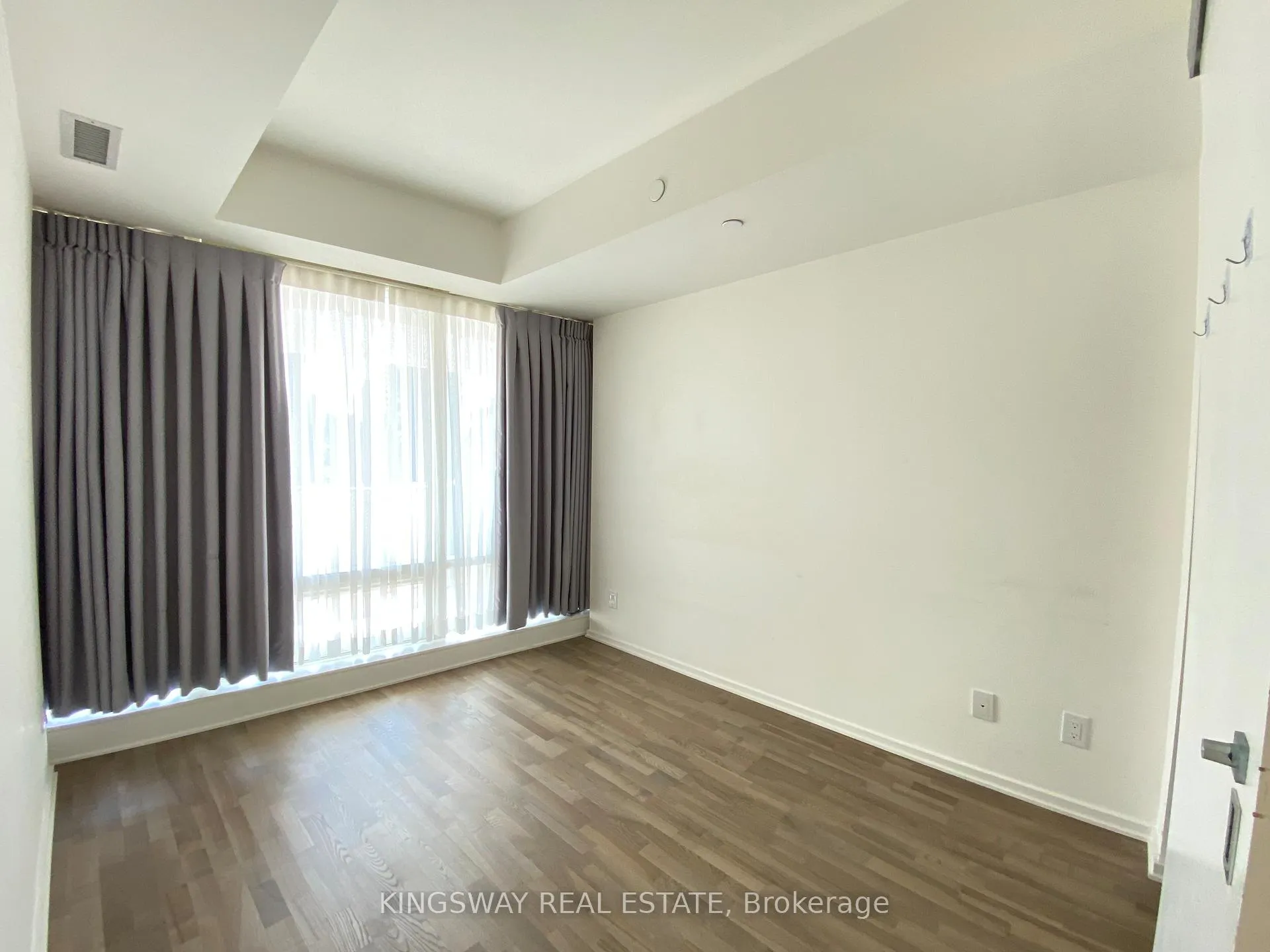 Photo 8 of Unit 1004, 1 Bloor Street E, Toronto, Church-Yonge Corridor — HOMEH
