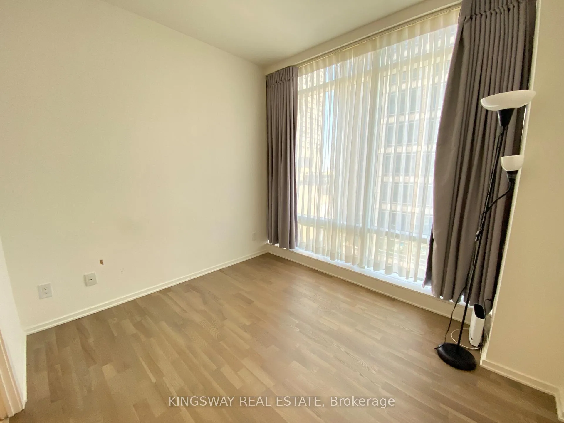 Photo 9 of Unit 1004, 1 Bloor Street E, Toronto, Church-Yonge Corridor — HOMEH