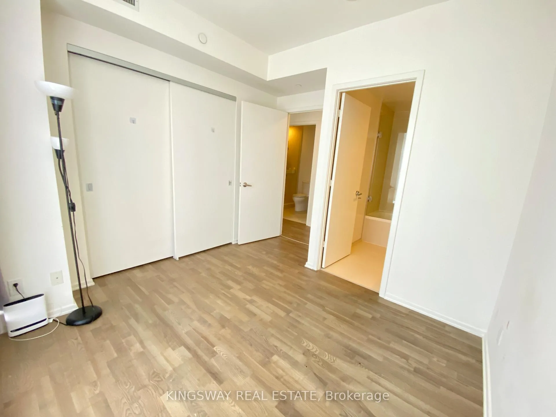Photo 11 of Unit 1004, 1 Bloor Street E, Toronto, Church-Yonge Corridor — HOMEH