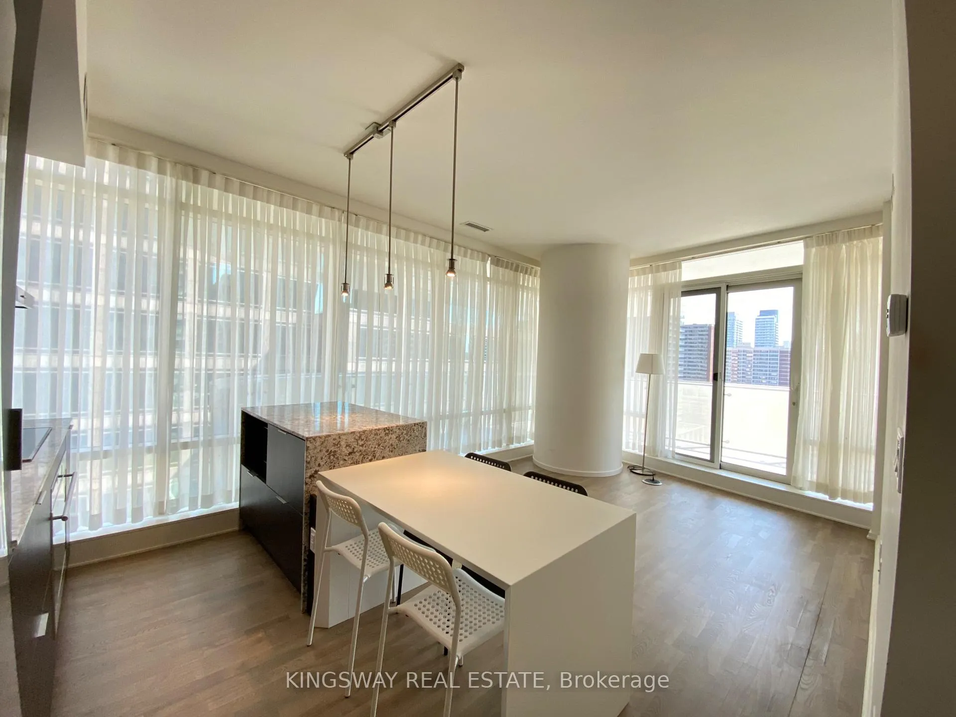 Photo 12 of Unit 1004, 1 Bloor Street E, Toronto, Church-Yonge Corridor — HOMEH