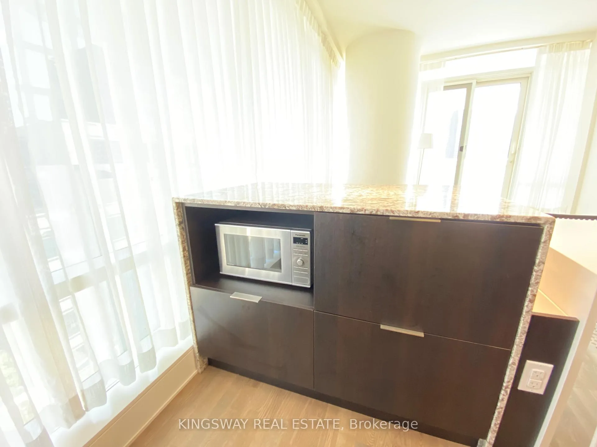 Photo 16 of Unit 1004, 1 Bloor Street E, Toronto, Church-Yonge Corridor — HOMEH