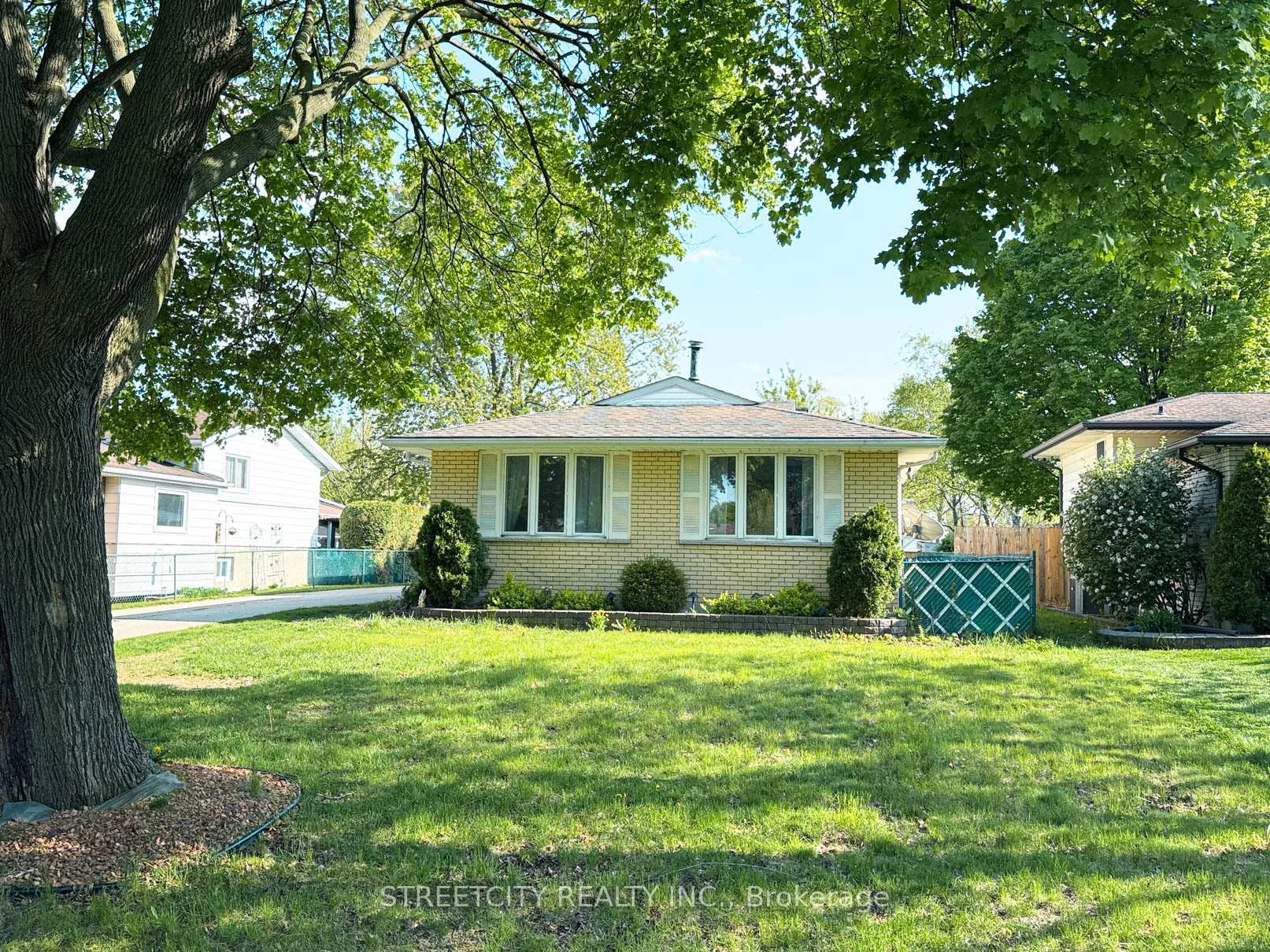 Photo 1 of 785 Ross Avenue, Sarnia — HOMEH
