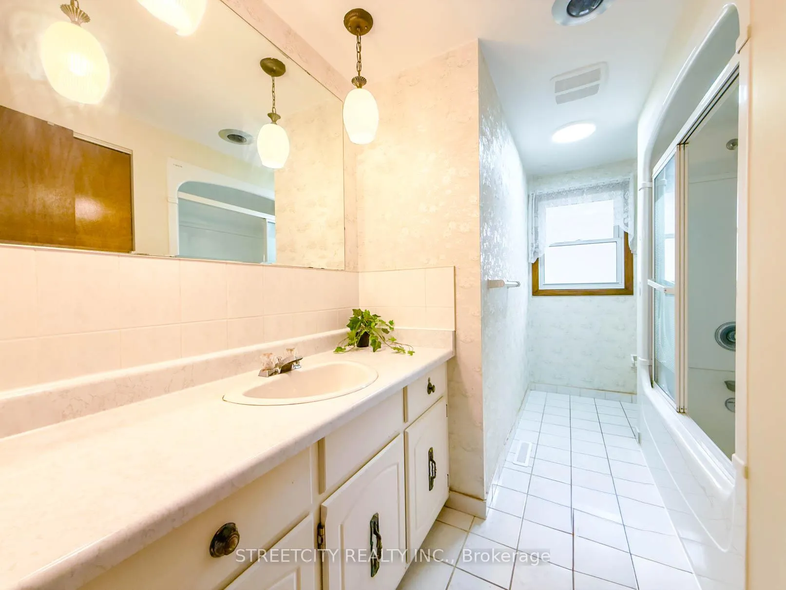 Photo 9 of 785 Ross Avenue, Sarnia — HOMEH