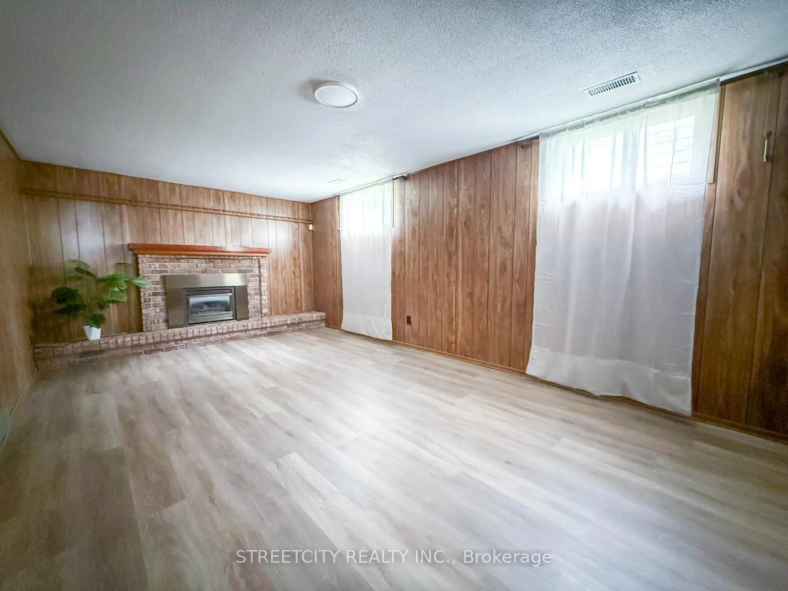 Photo 11 of 785 Ross Avenue, Sarnia — HOMEH