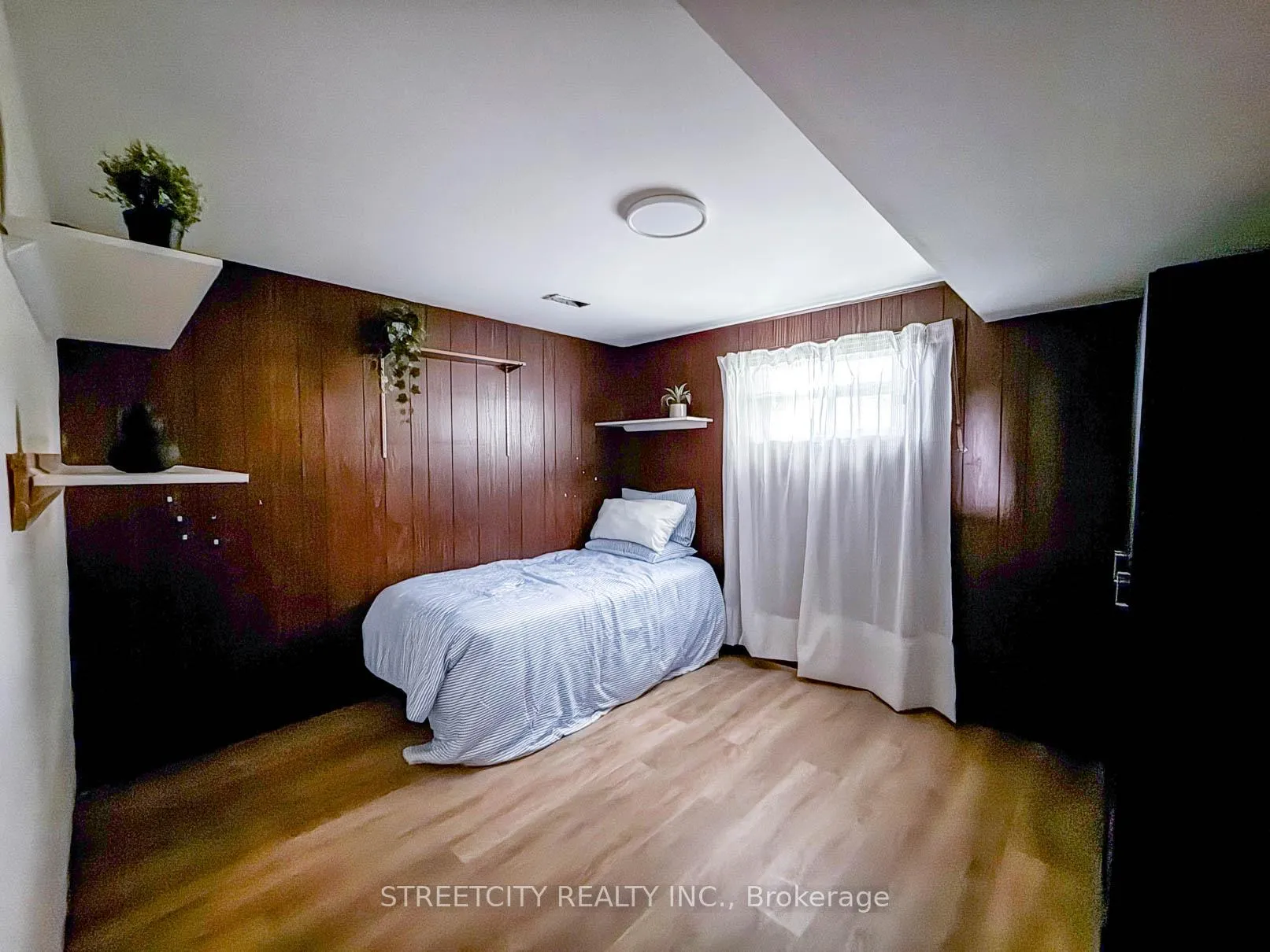 Photo 13 of 785 Ross Avenue, Sarnia — HOMEH