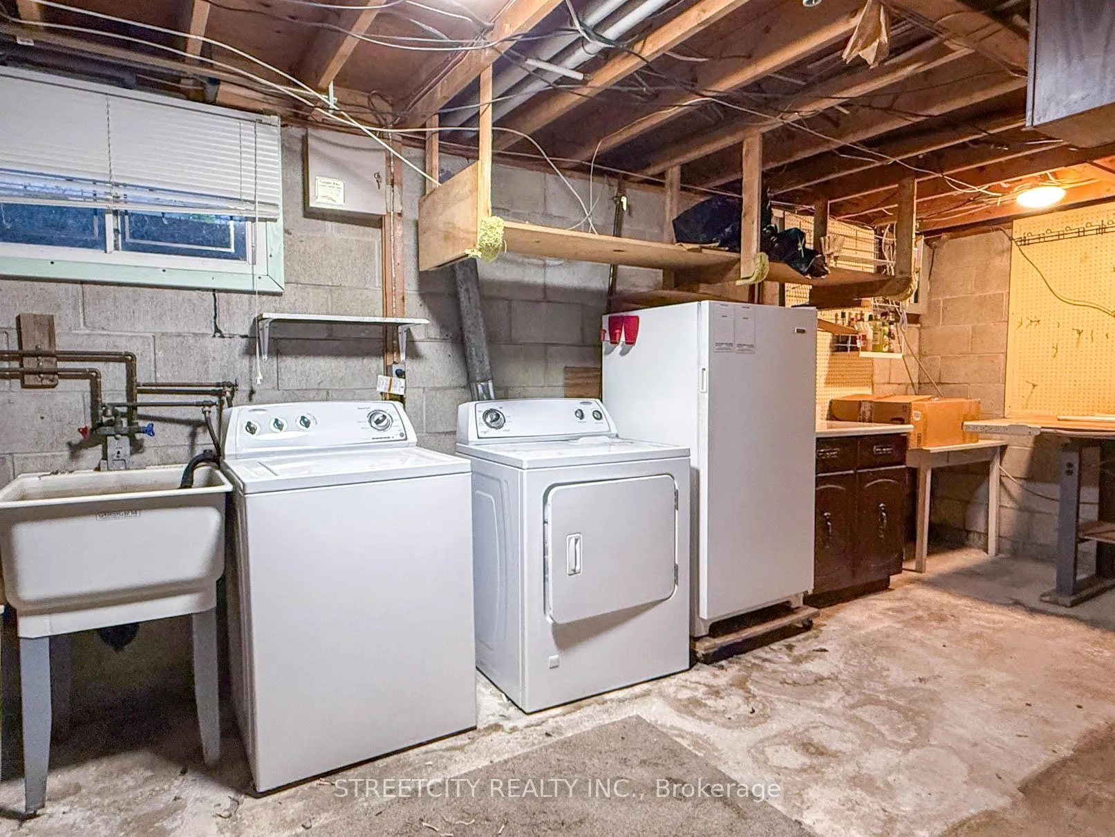 Photo 17 of 785 Ross Avenue, Sarnia — HOMEH