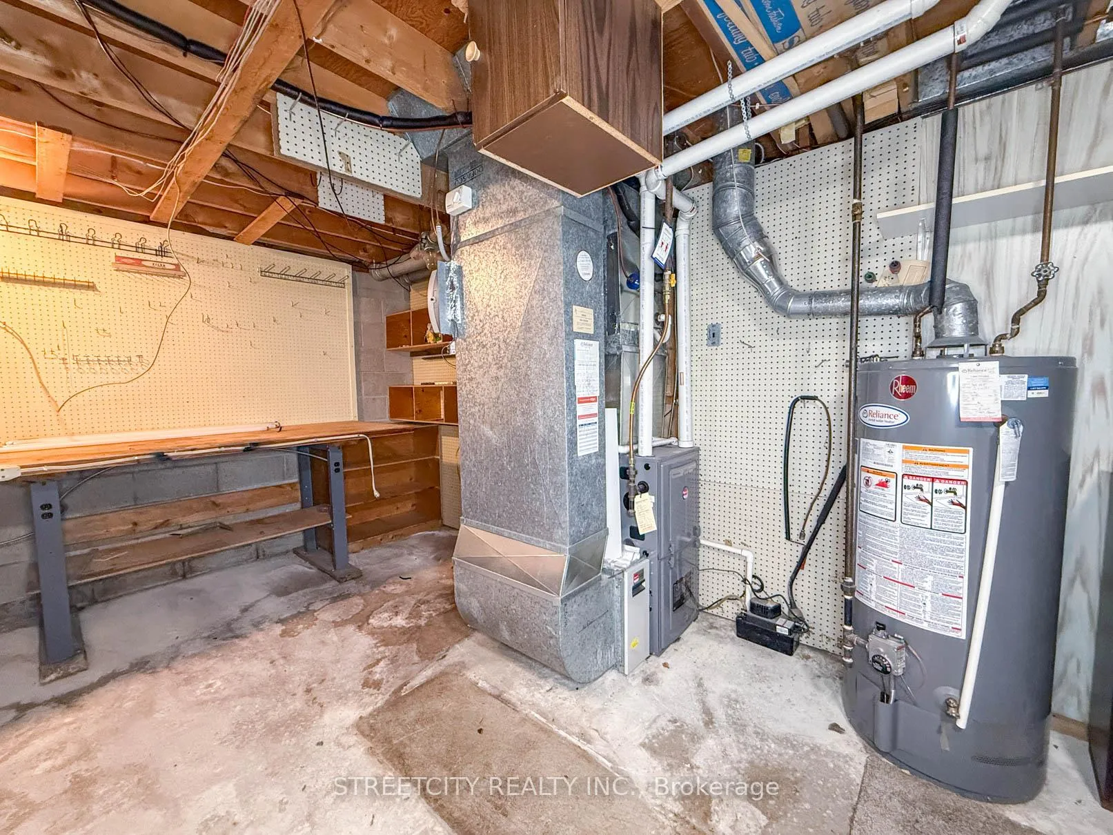 Photo 18 of 785 Ross Avenue, Sarnia — HOMEH