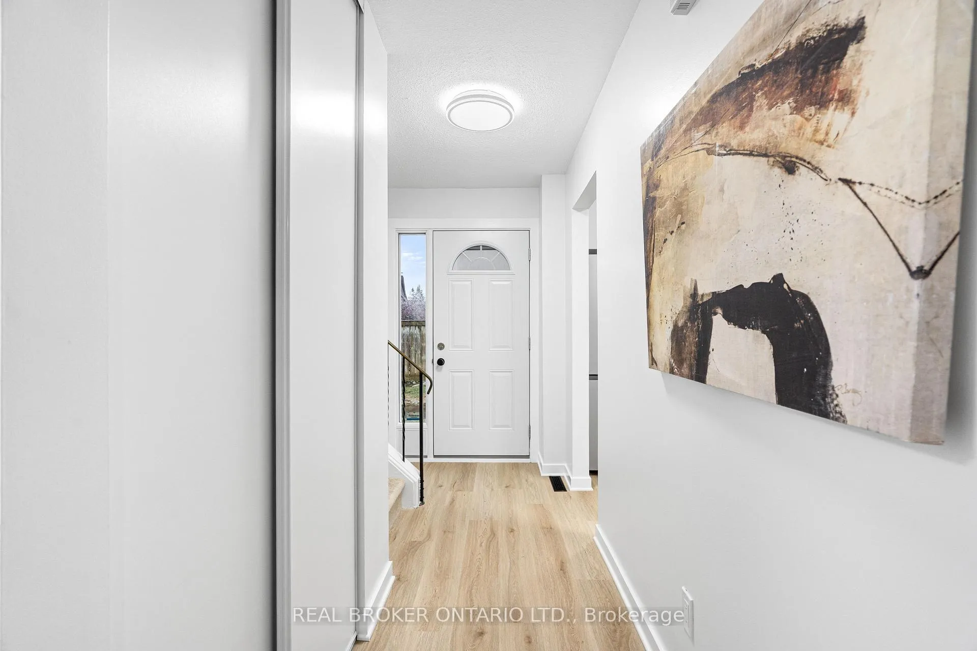 Photo 5 of Unit C, 477 Moodie Drive, Ottawa, Arbeatha Park — HOMEH