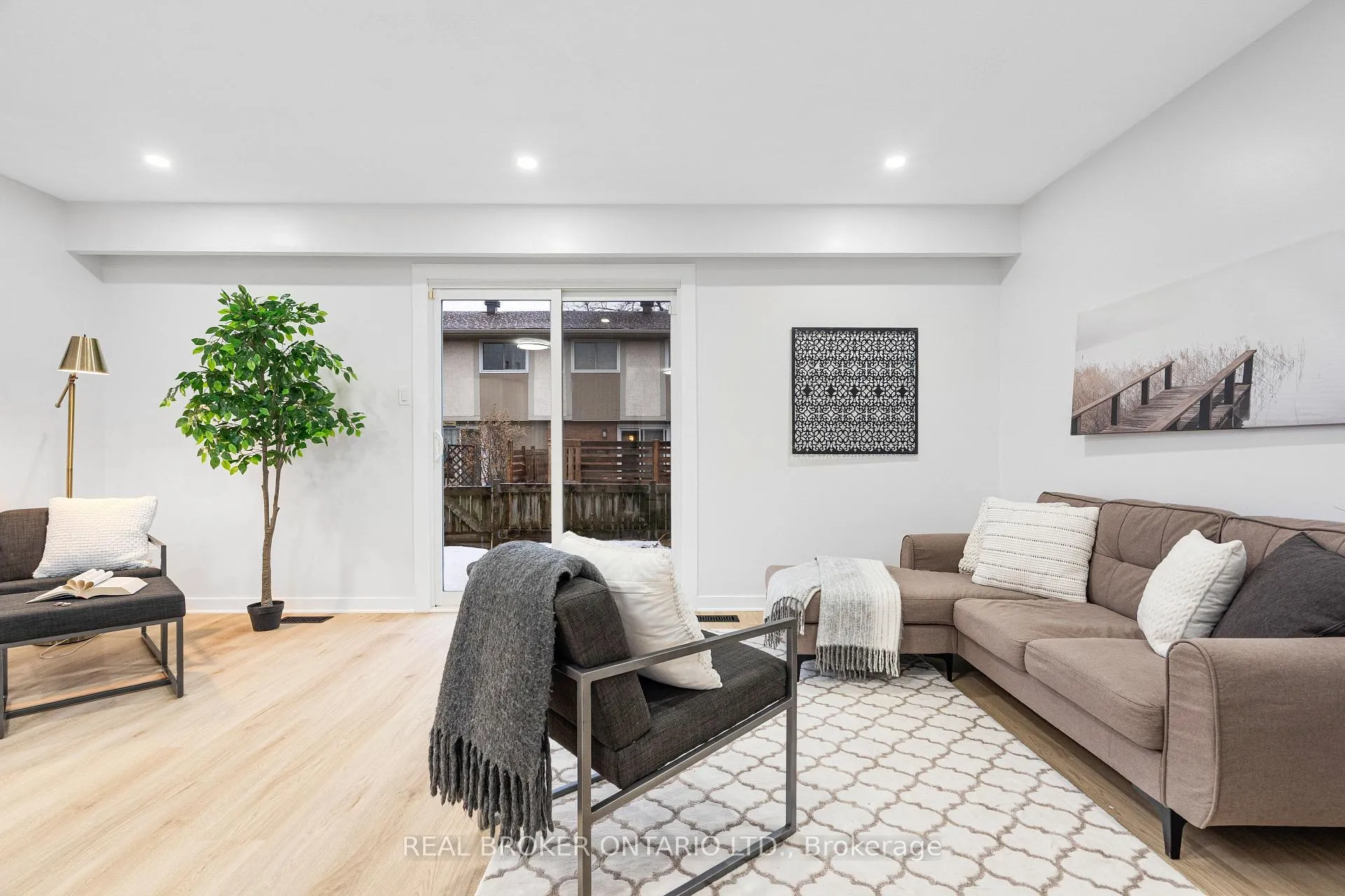 Photo 7 of Unit C, 477 Moodie Drive, Ottawa, Arbeatha Park — HOMEH